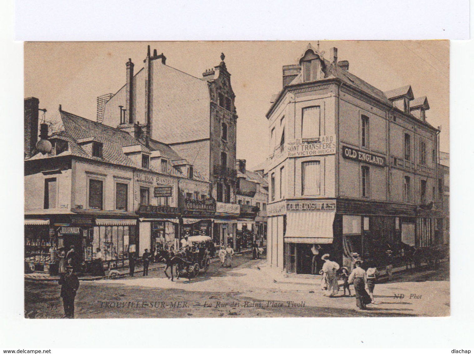 Trouville Sur Mer. La Rue Des Bains. Place Tivoli. Devanture De Magasins. Fiacre. (2705) - Trouville