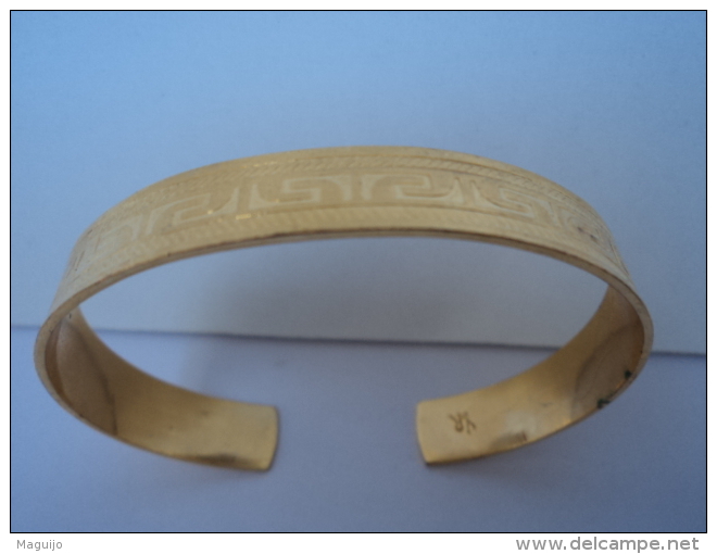 YVES ROCHER :BRACELET DORE ,SIGLE,IMPECCABLE  LIRE ET VOIR !! - Miniatures Femmes (sans Boite)