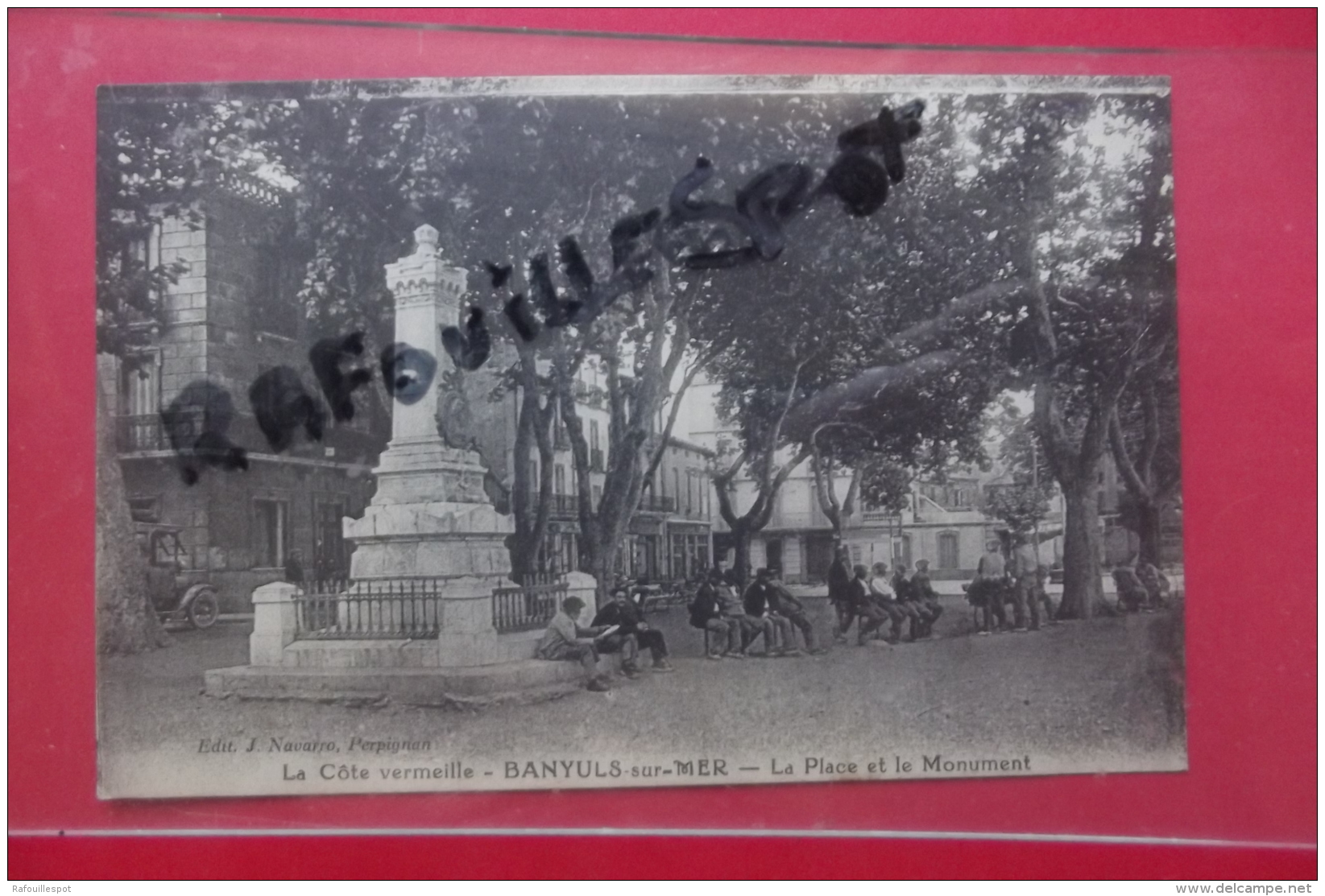 Cp  Banyuls Sur Mer La Place Et  Le Monument Aux Morts - Monuments Aux Morts