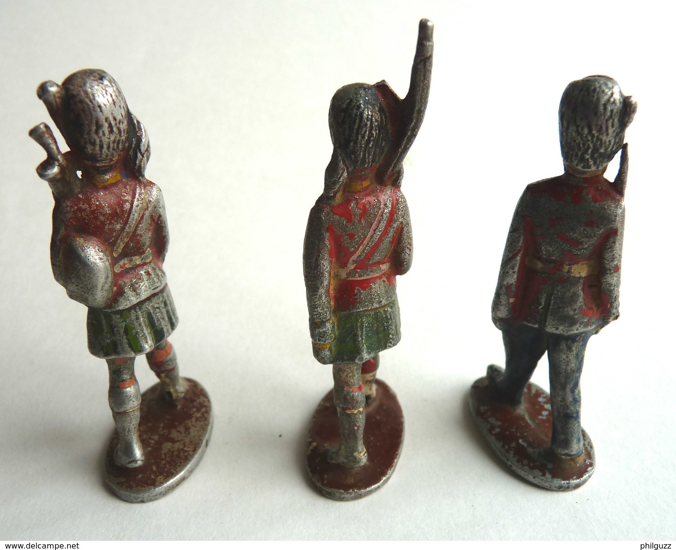 3 FIGURINES QUIRALU GARDES BRITANIQUES ET ECOSSAIS - ALUMINIUM GARDE BRITANIQUE - Quiralu