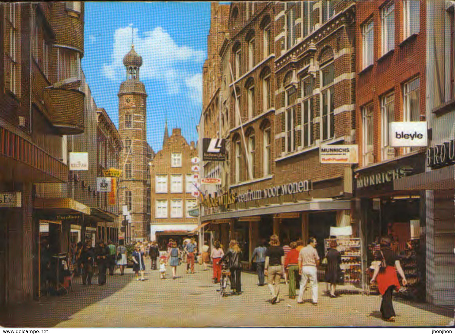 Netherlands - Postcard Unused - Venlo - Meat Street, Background City Hall - Venlo