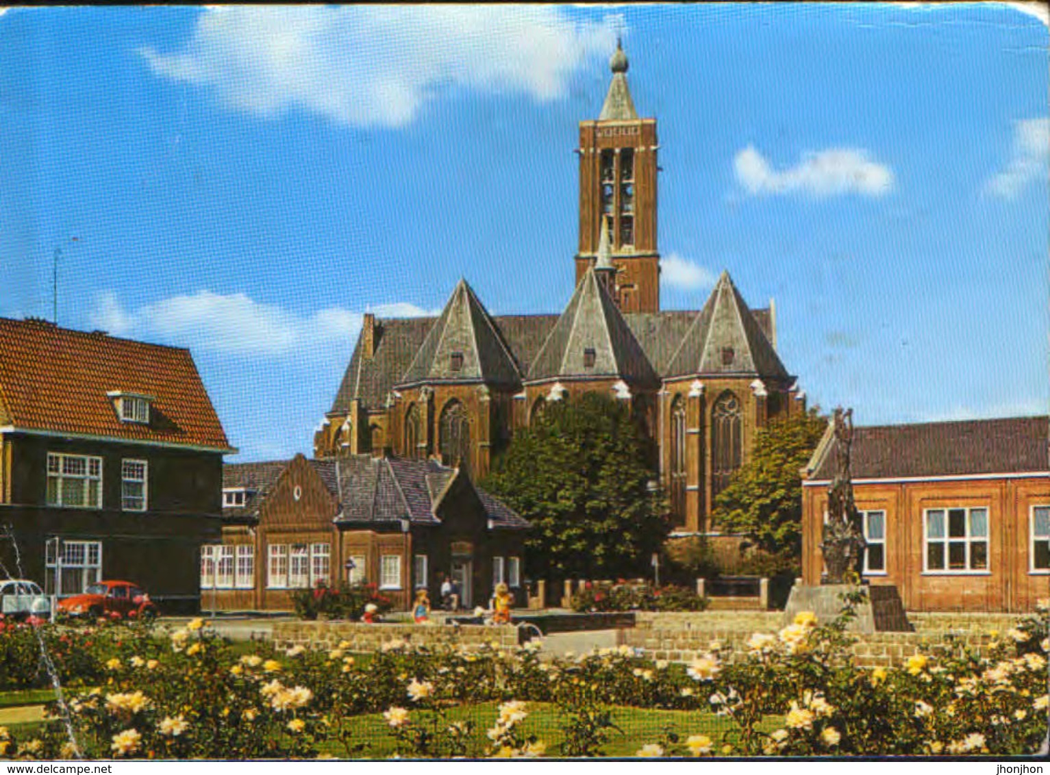 Netherlands - Postcard Unused - Venlo - Rosarium, Background Martinus Church - Venlo