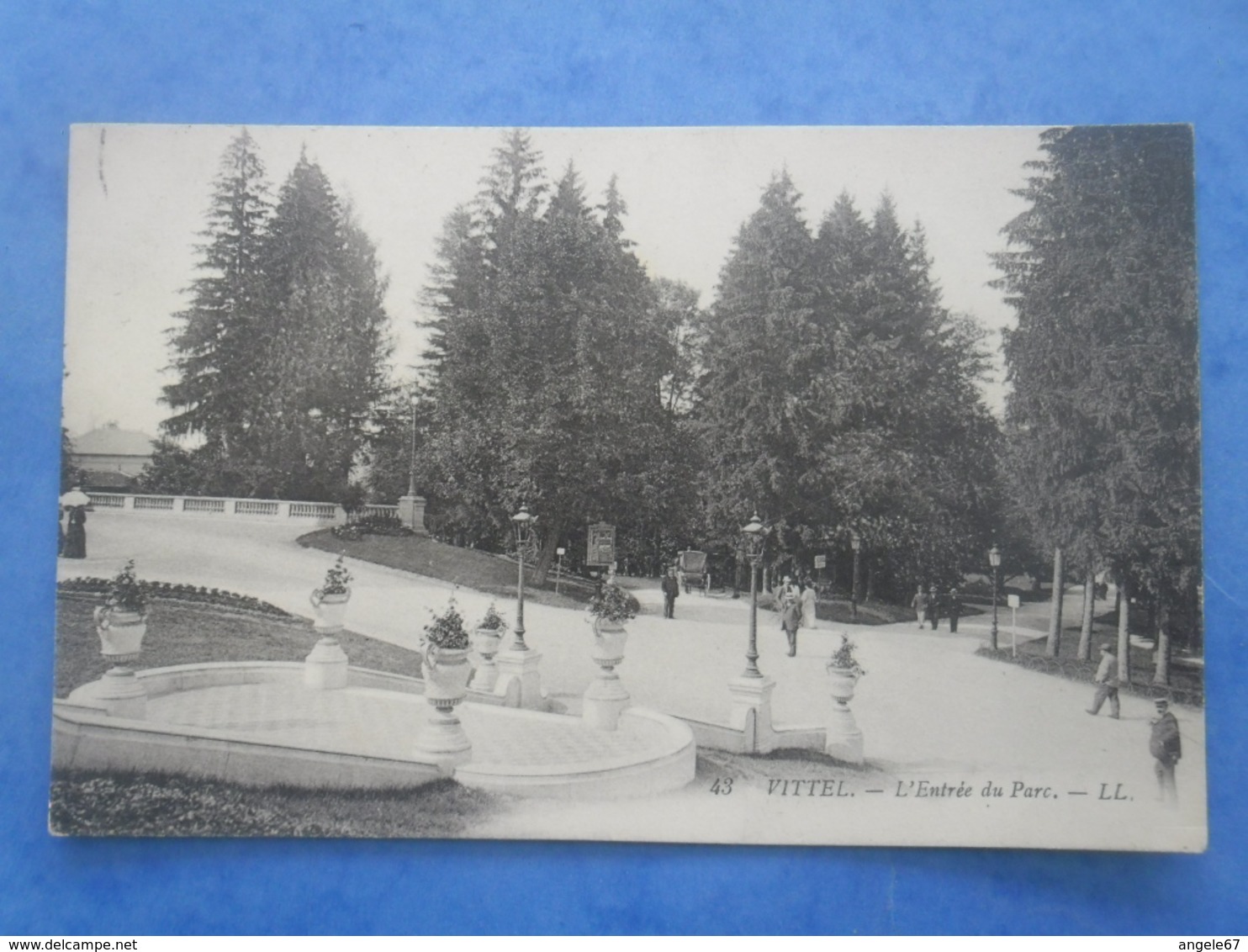 88-VITTEL L'entrée Du Parc , écrite Au Verso Et Circulée En 1911 , Dos Vert , 2 Scans - Contrexeville