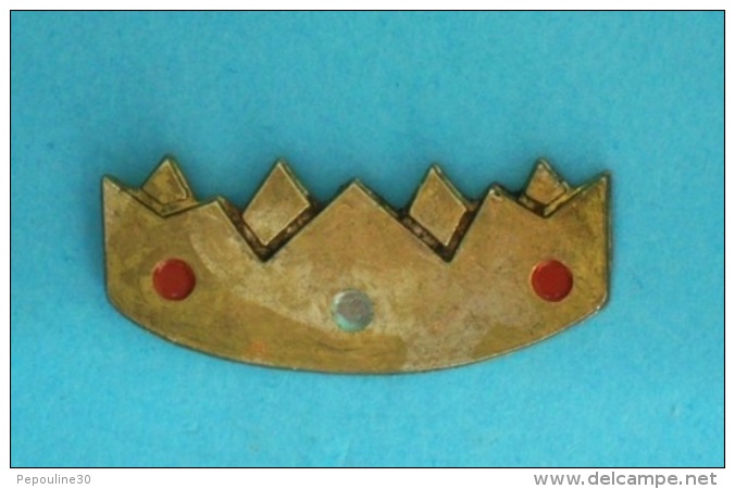 1 PIN'S //   ** COURONNE / GALETTE DES ROIS ** .  (Tirage Limite) - Weihnachten