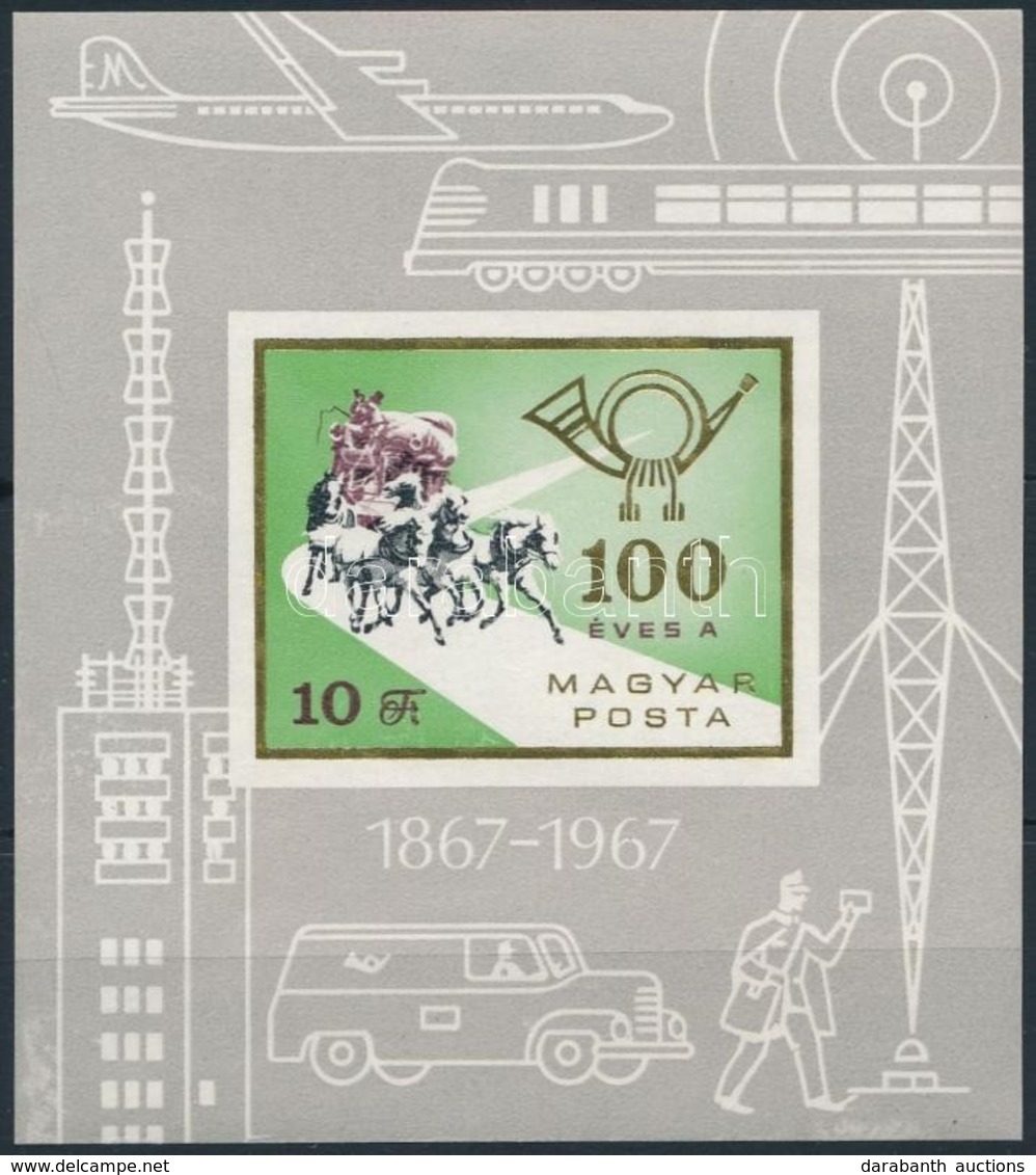 ** 1967 100 éves A Magyar Posta Vágott 'talpas' Blokk (45.000) (betapadásnyomok /gum Disturbance) - Autres & Non Classés