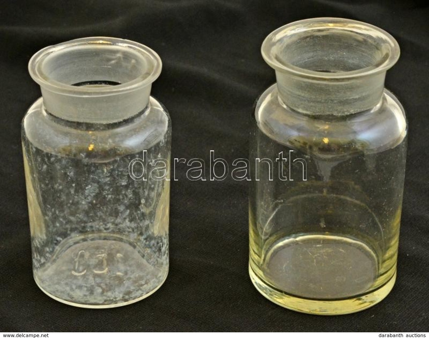 8 Db Dugós üvegcse, 8 Db üvegdugóval, Némelyik Kis Csorbával, Különböz? Méretben - Glas & Kristall