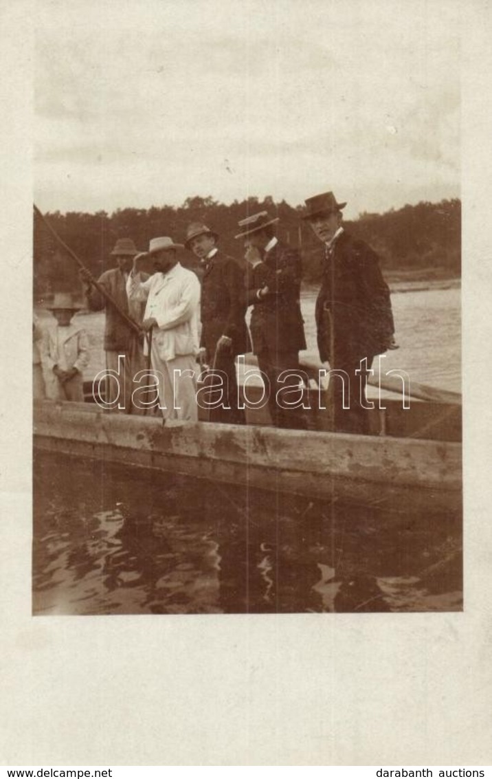 T2 1911 Királyháza, Koroleve; úriemberek Csónakban, Túlsó Oldalon Komp / Gentlemen In Boat, Ferry On The Other Side Of T - Ohne Zuordnung