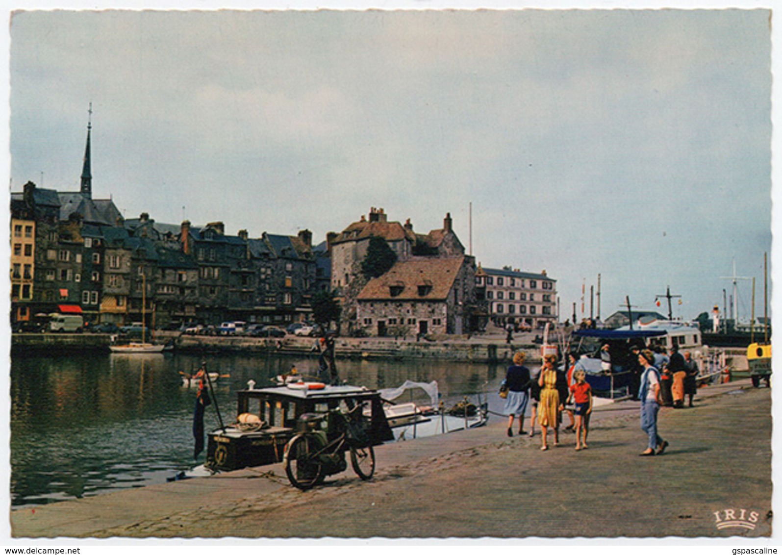 14 HONFLEUR - Edts Lumicap - Le Bassin Vers La Lieutenance, Dans Le Fond : Le Clocher De L'Eglise Sainte Catherine. - Honfleur