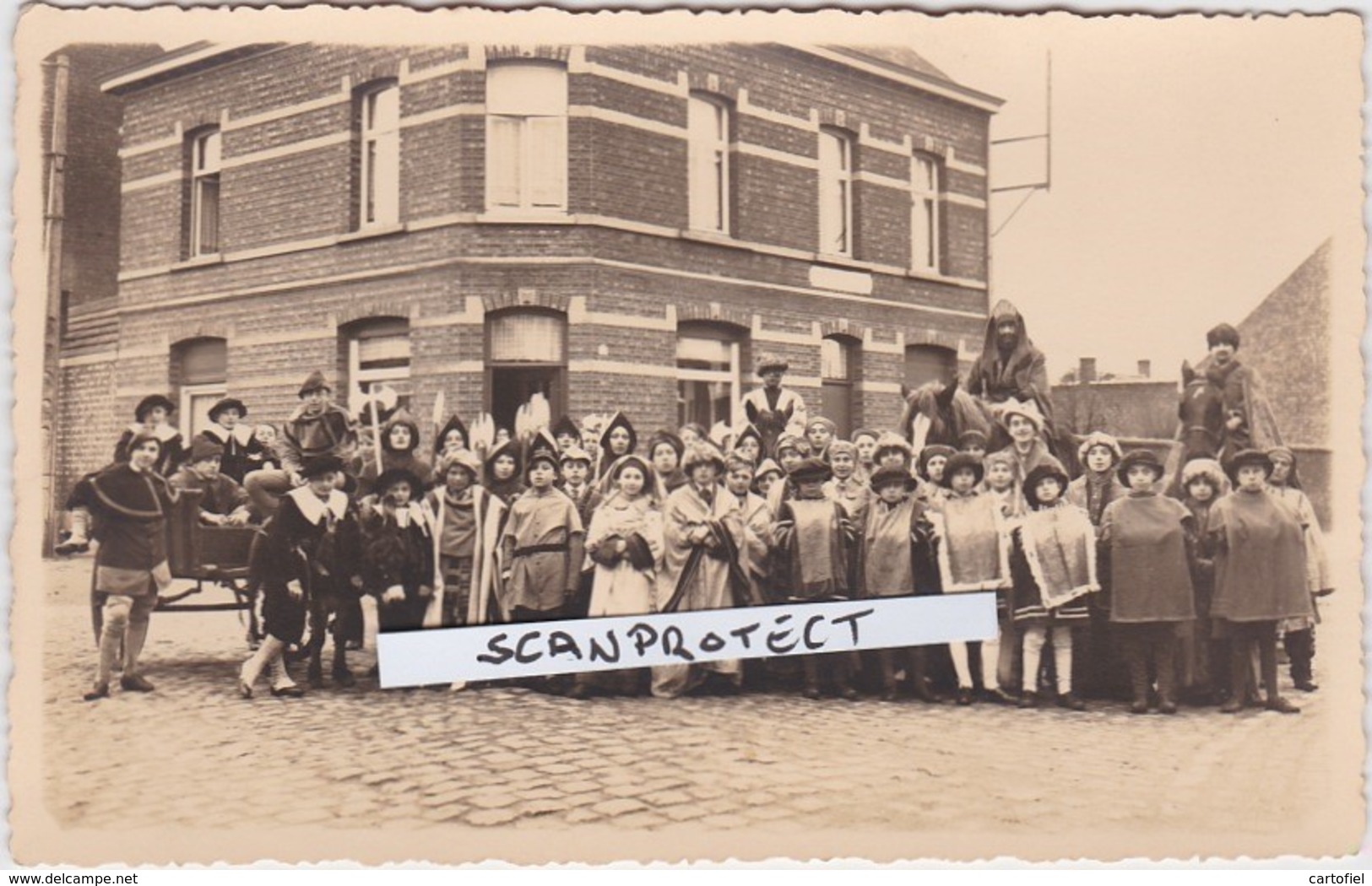 GEEL-FOTOKAART-OPTOCHT-KINDEREN VERKLEED-EZELSKAR+PAARDEN OP STRAAT-K.V.S.-JEUGDBEWEGING-KEMPISCH ARBEIDSFEEST-JAREN '30 - Geel