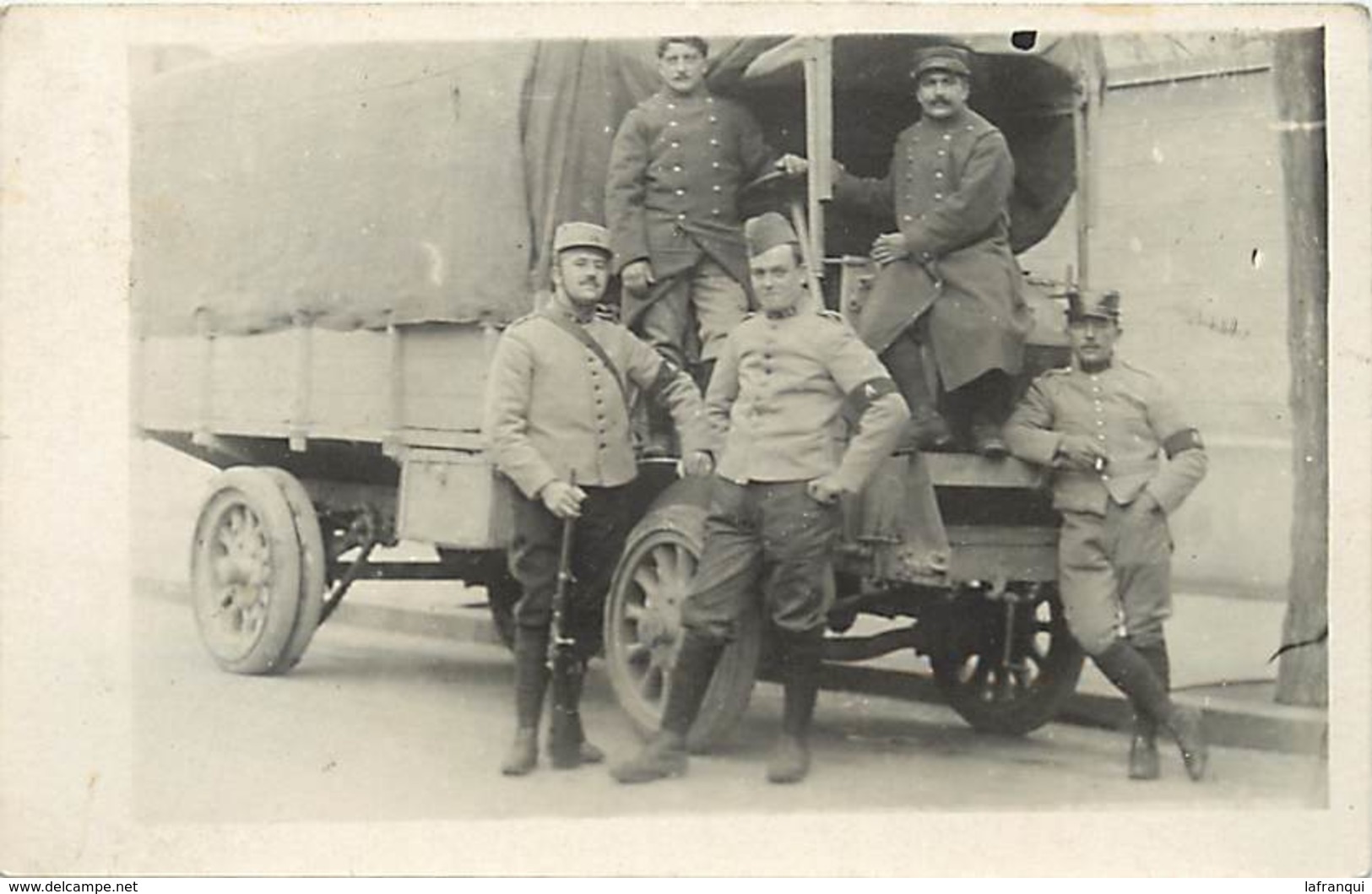 -guerre 1914-18 -ref M141- Carte Photo - Militaires Militaria  - Groupe De Militaires  Devant Un Camion - - Guerre 1914-18