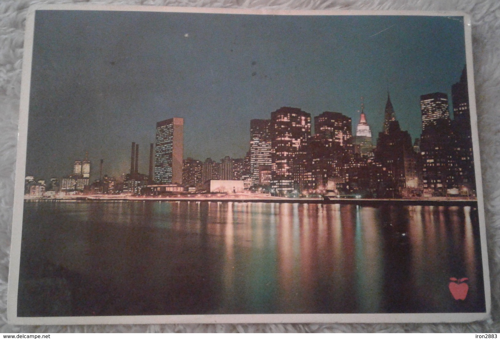 New York City Looking Across The East River Toward The Glittering Manatthan Skyline Twin Towers United Nations - World Trade Center