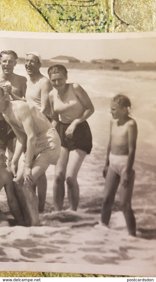 Odessa. . USSR. Little GIRL On The Beach Semi Nude Naked Old Vintage Original Real Photo 1960s - Persone Anonimi