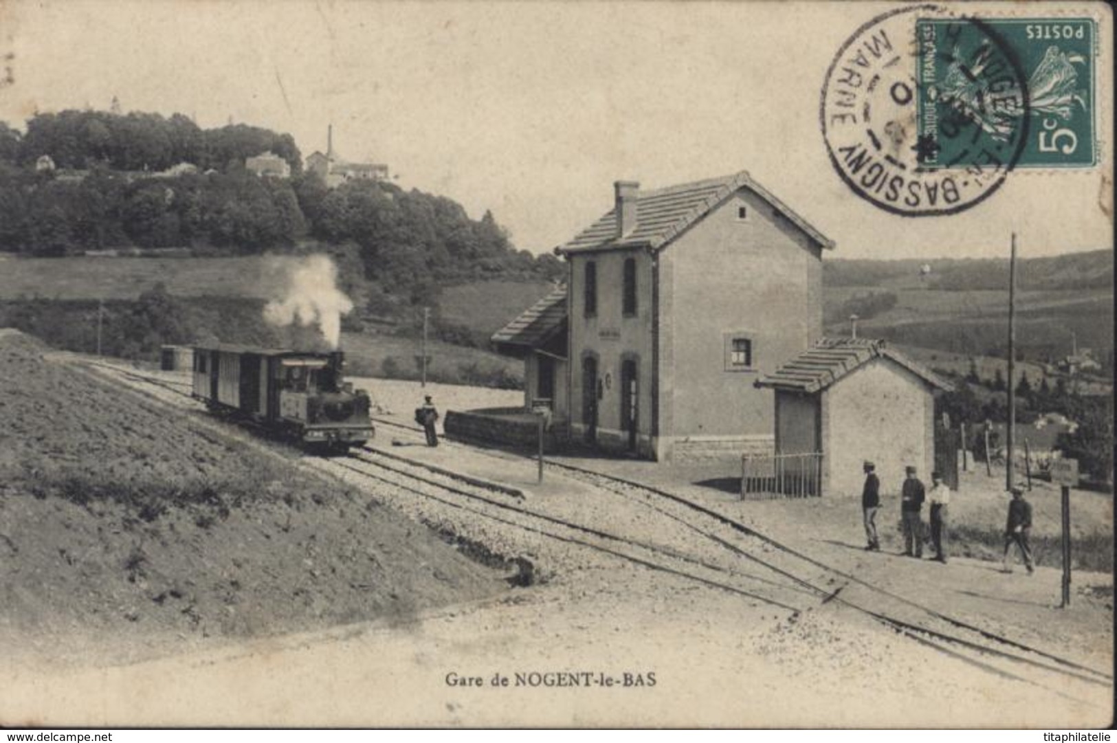 CPA Gare De Nogent Le Bas Nogent En Bassigny Haute Marne Animée Locomotive Voyagée - Nogent-en-Bassigny