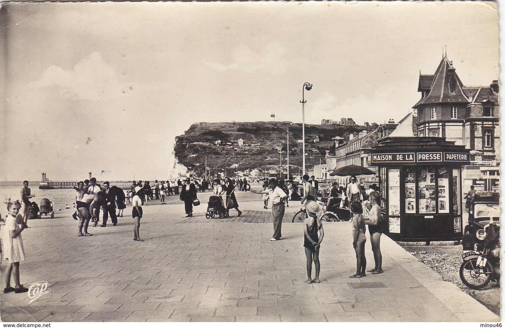 FECAMP : CPSM.P.F.CRANTEE DE 1959.LA DIGUE PROMENADE ET LE KIOSQUE.ANIMEE.N° 198.B.ETAT.PETIT PRIX.COMPAREZ!!! - Fécamp