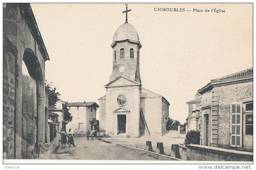 69 // CHIROUBLES   Place De L'église - Chiroubles