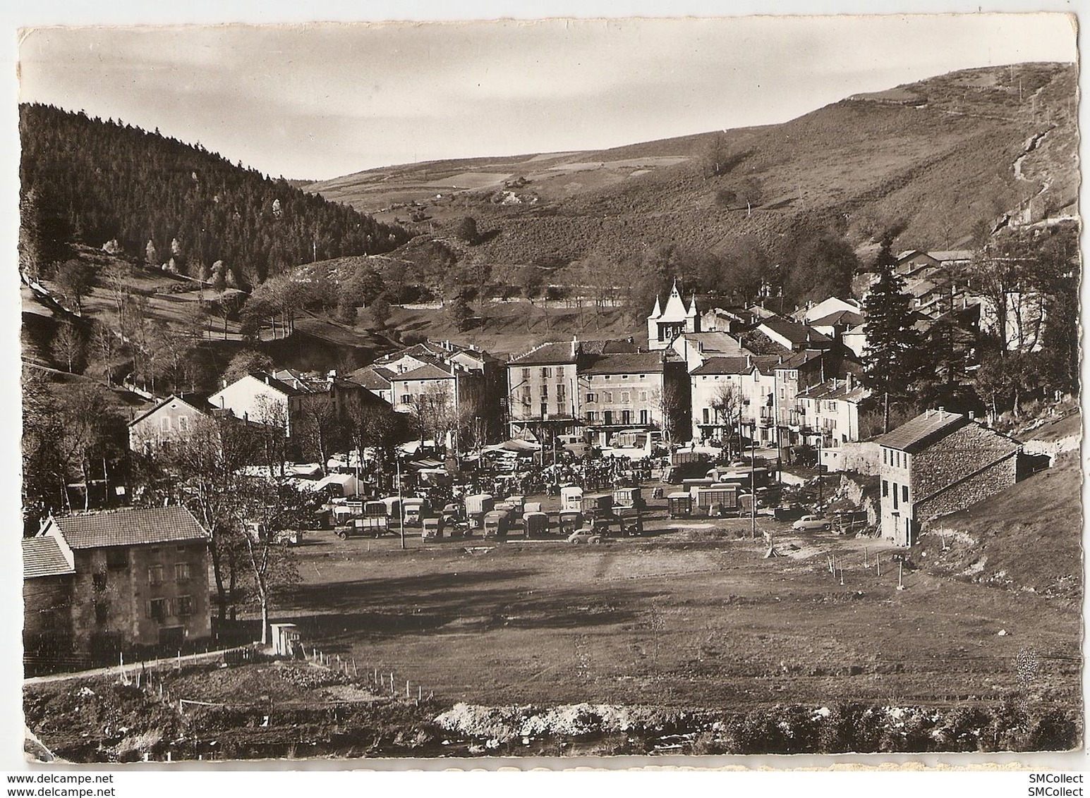 07 Saint Cirgues En Montagne, Un Jour De Foire (GF158) - Autres & Non Classés