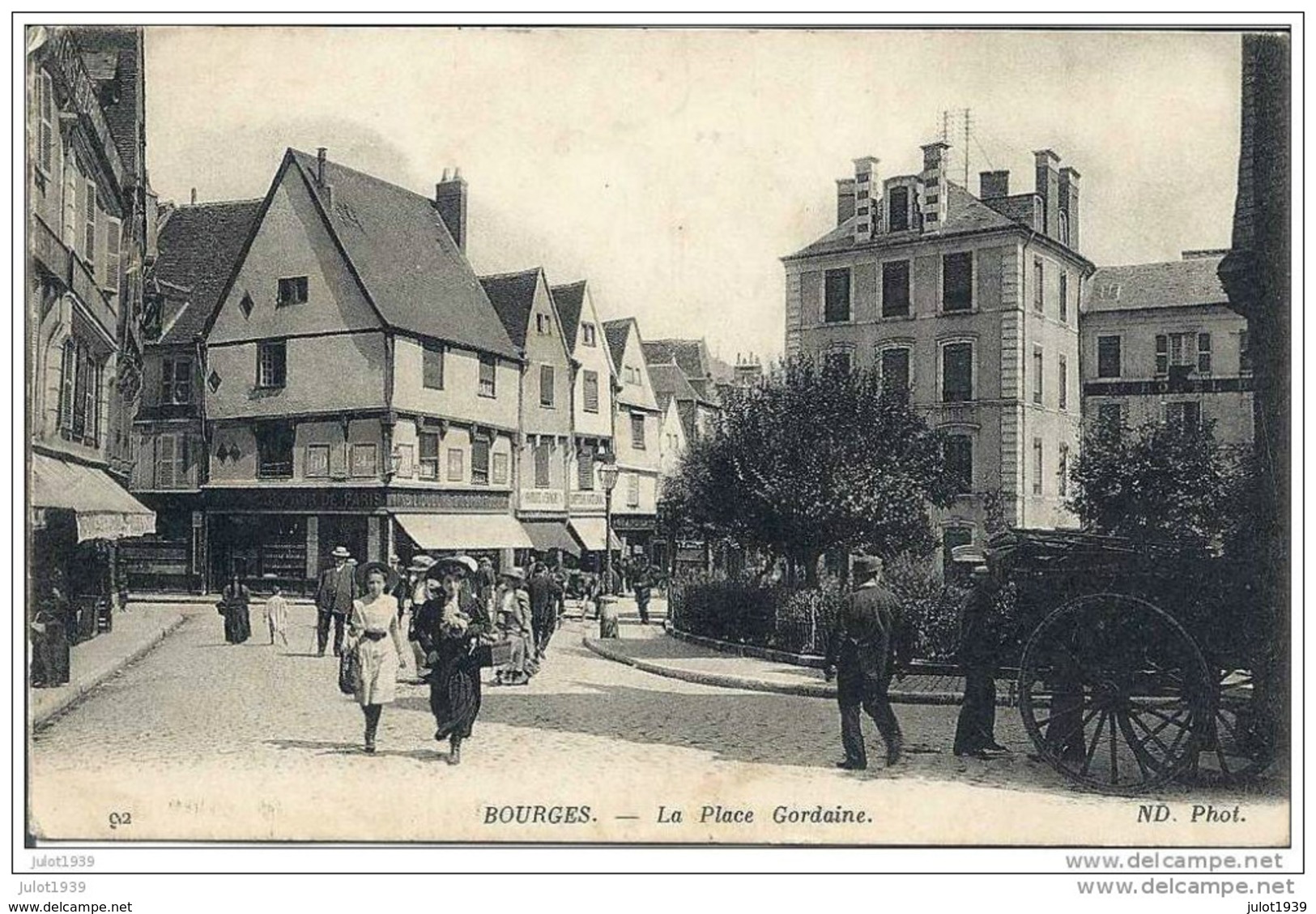 BOURGES ..-- 18 ..-- La Place Gordaine . 1915 Vers PARIS ( Melle Léa DIVOY ) . Voir Verso . - Bourges
