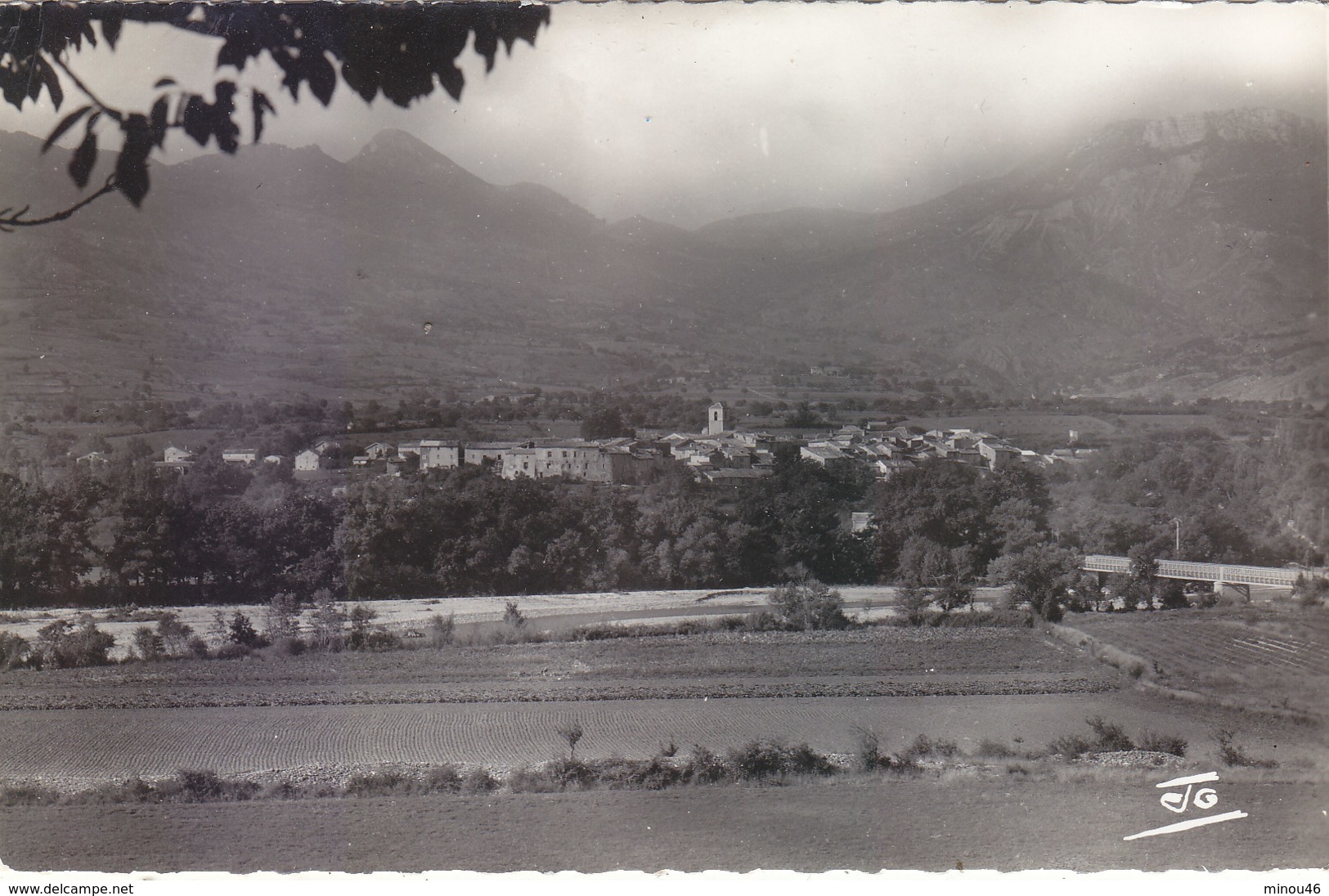 RIBIERS : CPSM.P.F CRANTEE.VUE DU VILLAGE ET PONT SUR LE BUECH.N° 2079.T.B.ETAT.PETIT PRIX. COMPAREZ!!! - Autres & Non Classés