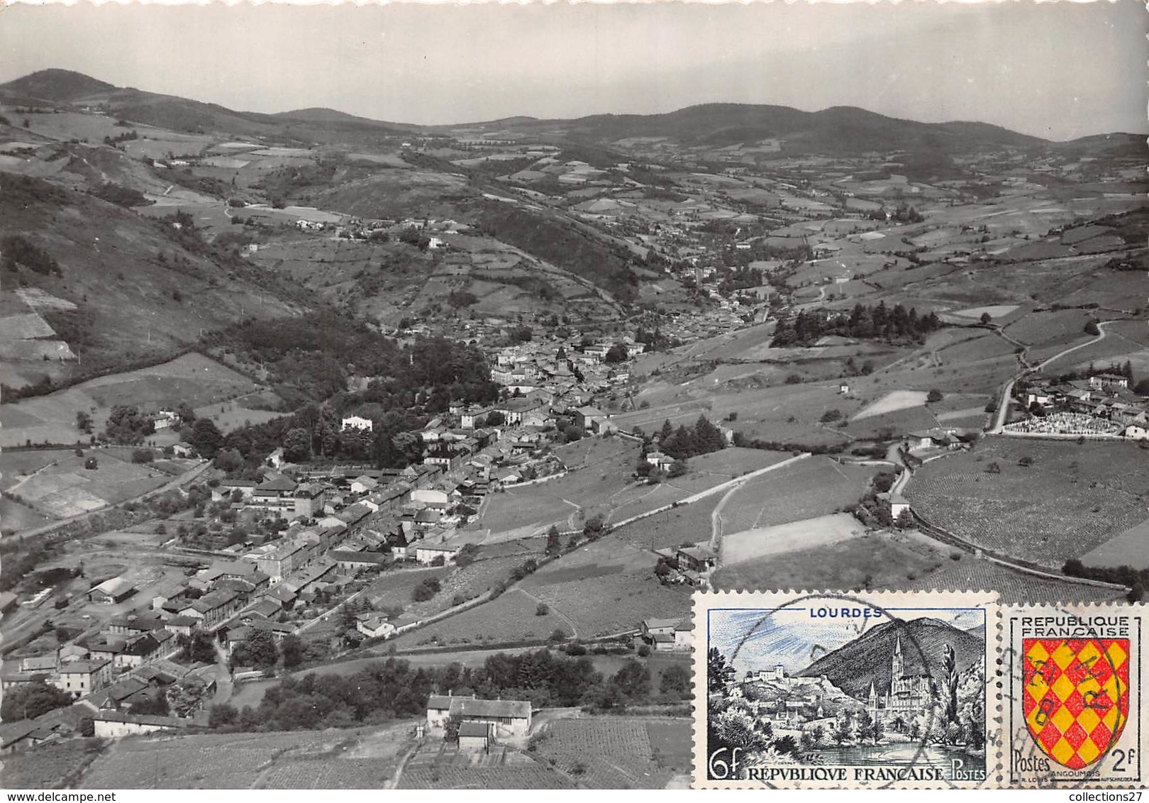 69-BEAUJEU-EN-BEAUJOLAIS-VUE PANORAMIQUE AERIENNE ET LES MONTS DU BEAUJOLAIS - Beaujeu