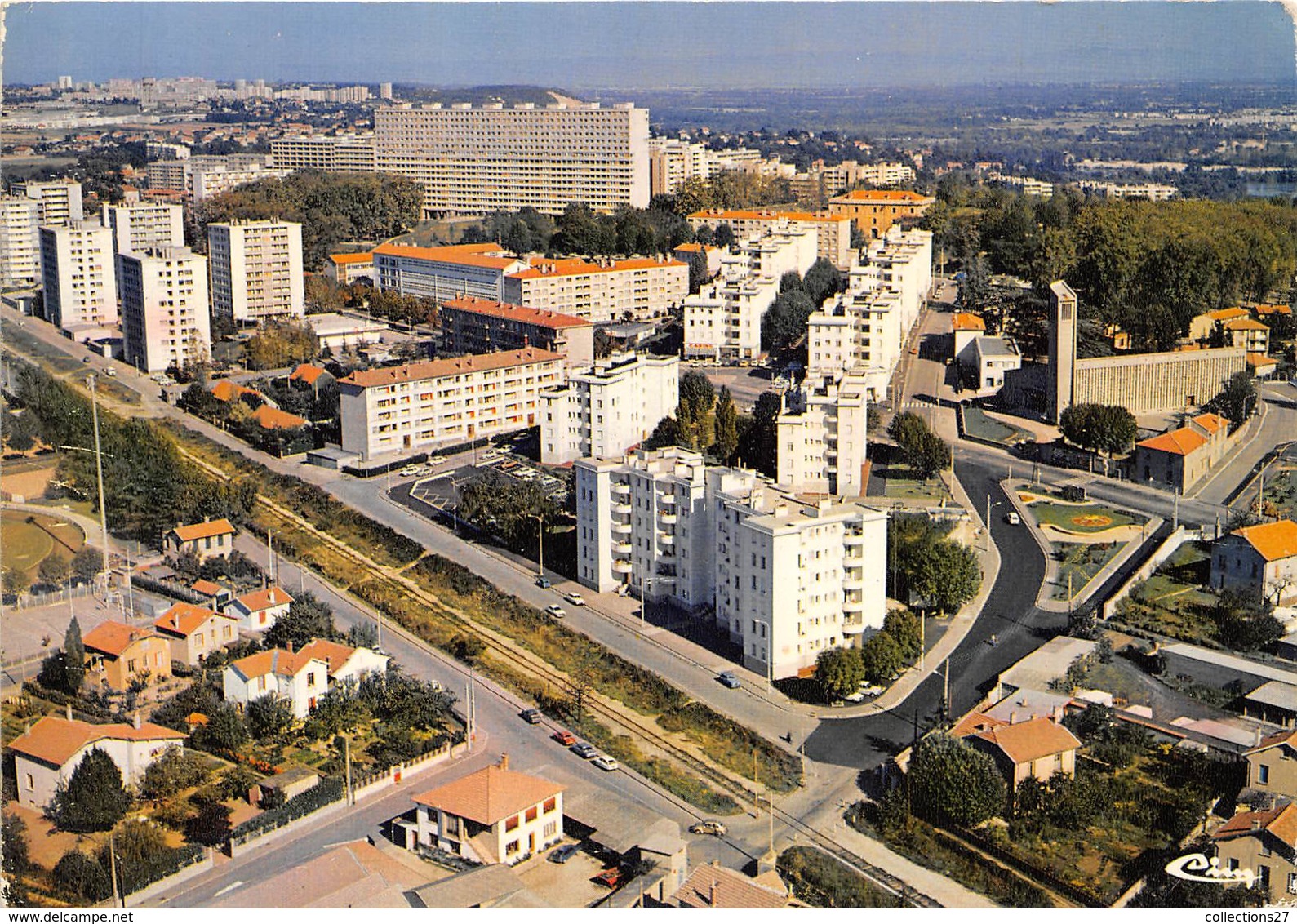 69-CALUIRE-ET-CUIRE- VUE AERIENNE CITES DE MONTESSUY L'EGLISE SAINTE BERNADETTE - Caluire Et Cuire