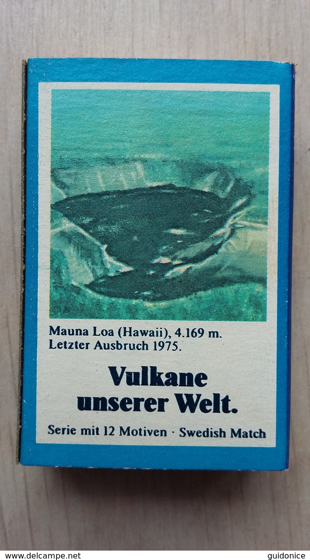 Zündholzschachtel Mit Einem Vulkan (Mauna Loa Auf Hawaii) Von ZÜNDIS Aus Deutschland - Matchboxes
