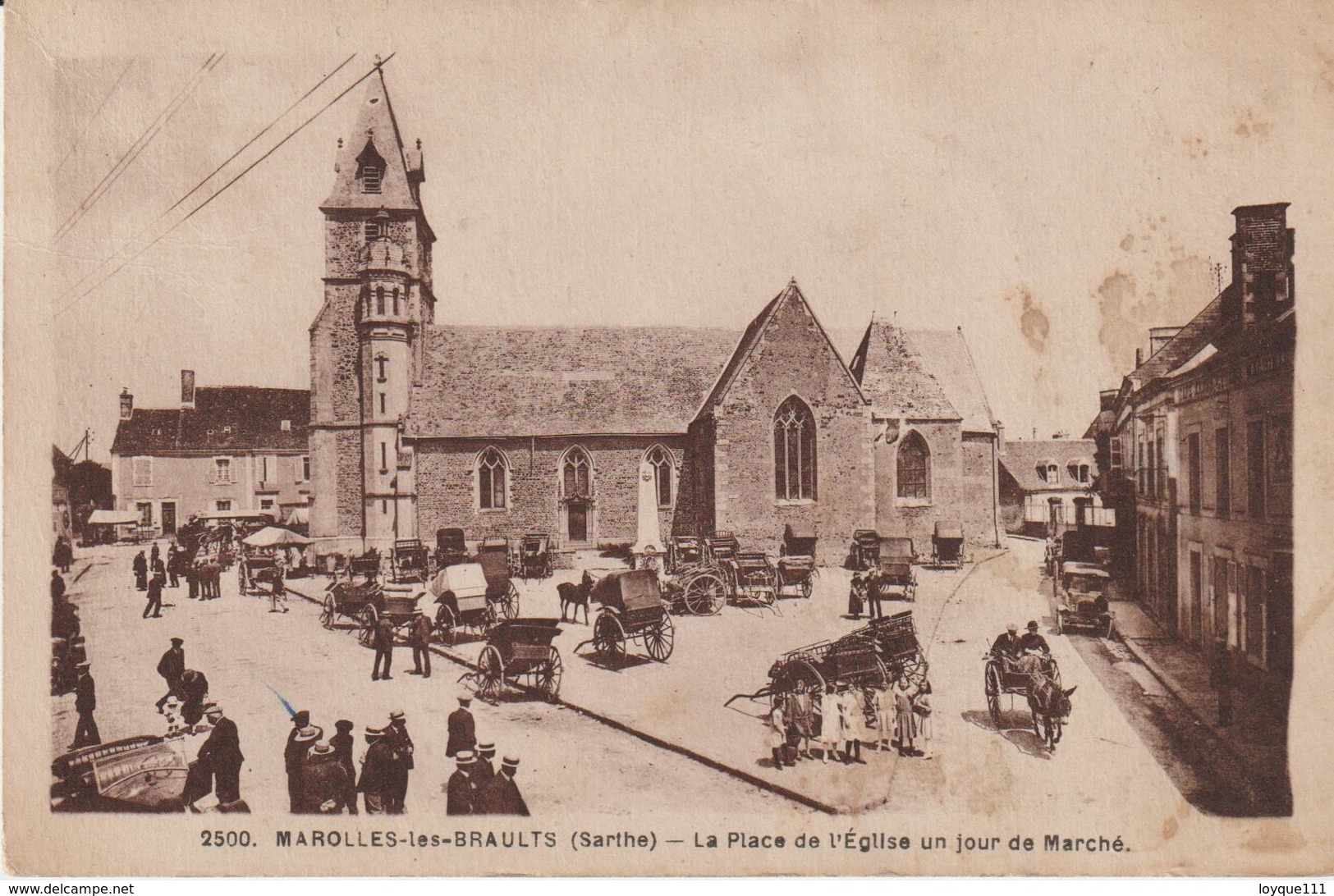 Marolles Les Braults - La Place De L'église Un Jour De Marché - Marolles-les-Braults