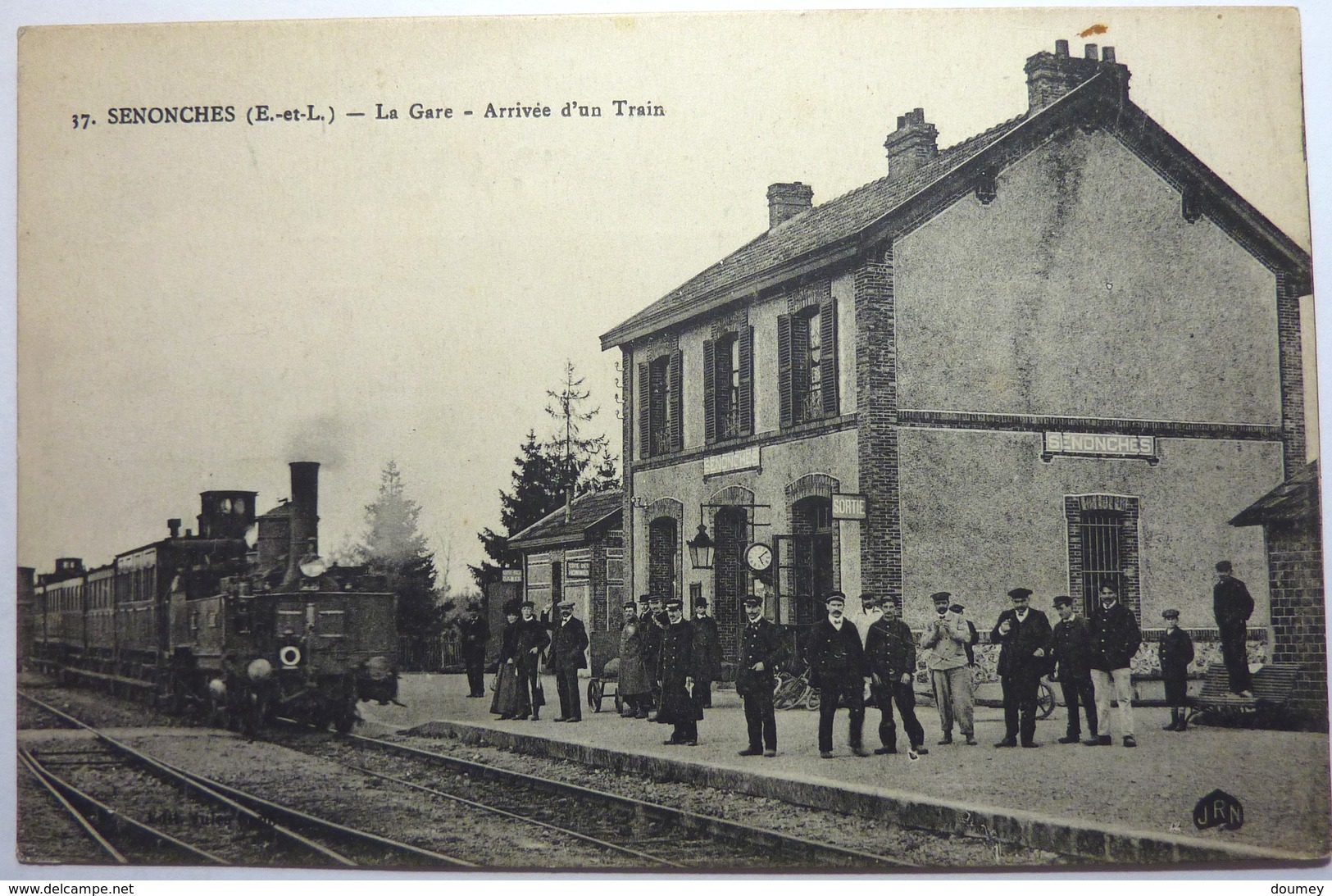 LA GARE - ARRIVÉE D'UN TRAIN - SENONCHES - Sonstige & Ohne Zuordnung