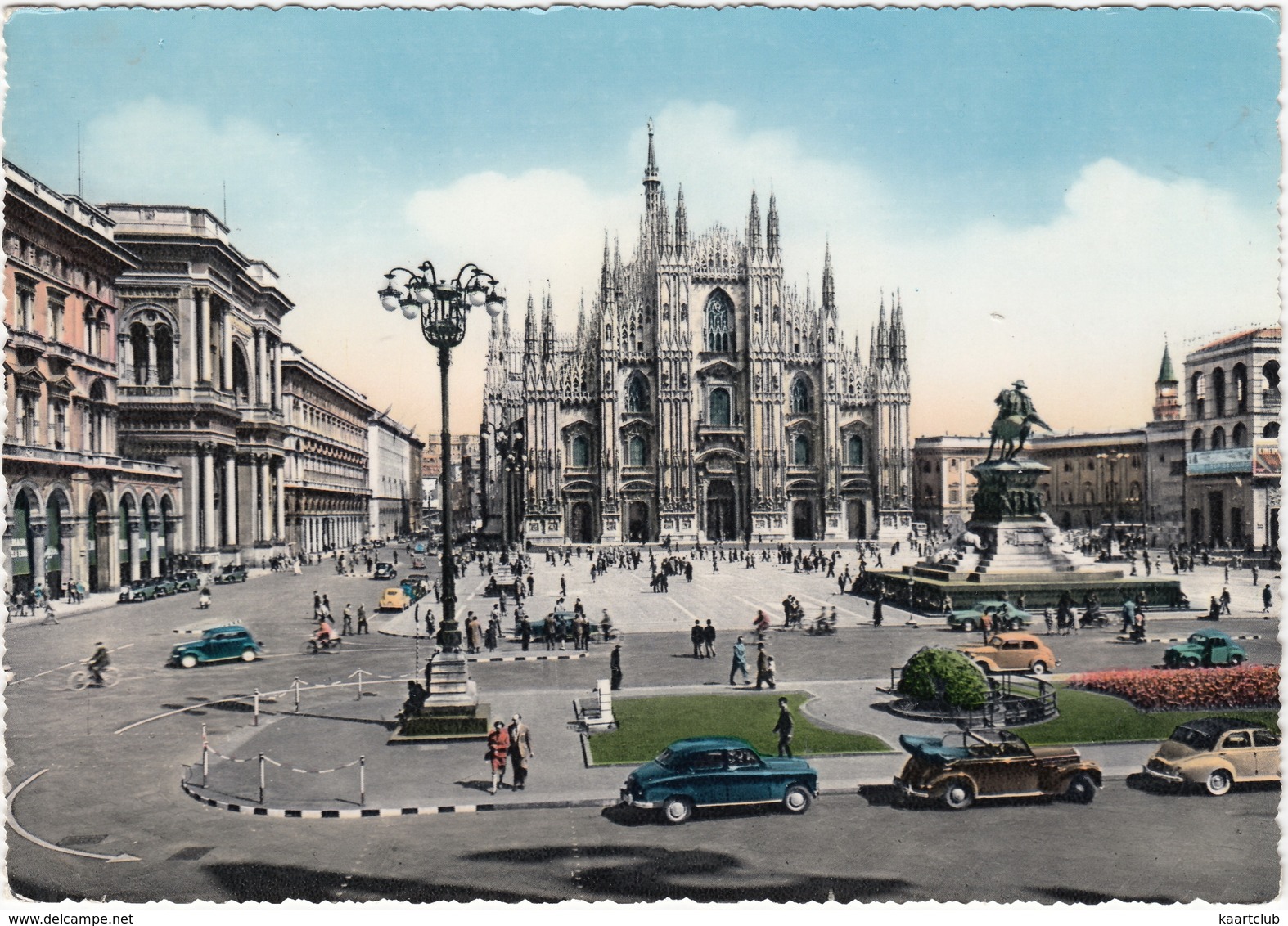 Milano: FIAT 1400, MERCEDES 220 B CABRIOLET, PEUGEOT 203 DÉCAPOTABLE, TOPOLINO - Piazza Del Duomo - (Italia) - Turismo