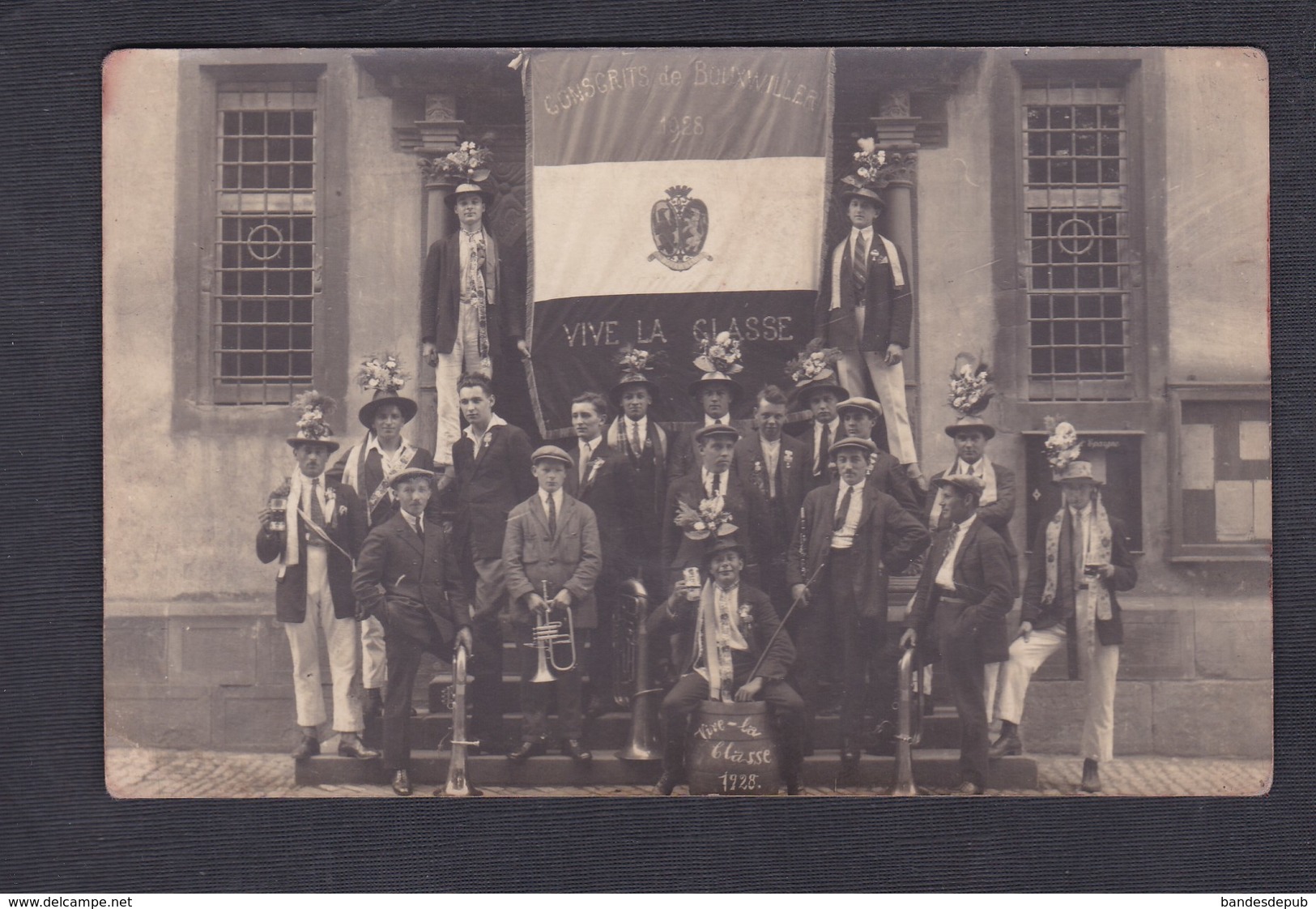 Carte Photo  Mauermann Bouxwiller (67) Groupe De Conscrits Vive La Classe 1928 Conscription - Bouxwiller