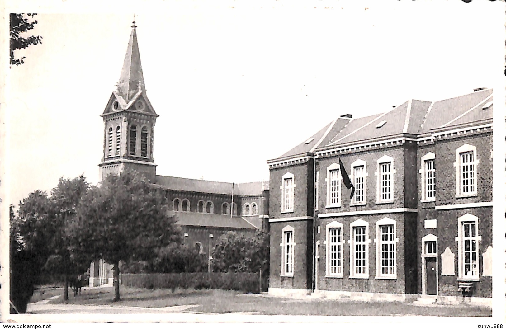 Bierwart - L'Eglise Et L'Ecole Communale (Editeur Mme Crusifix) - Fernelmont