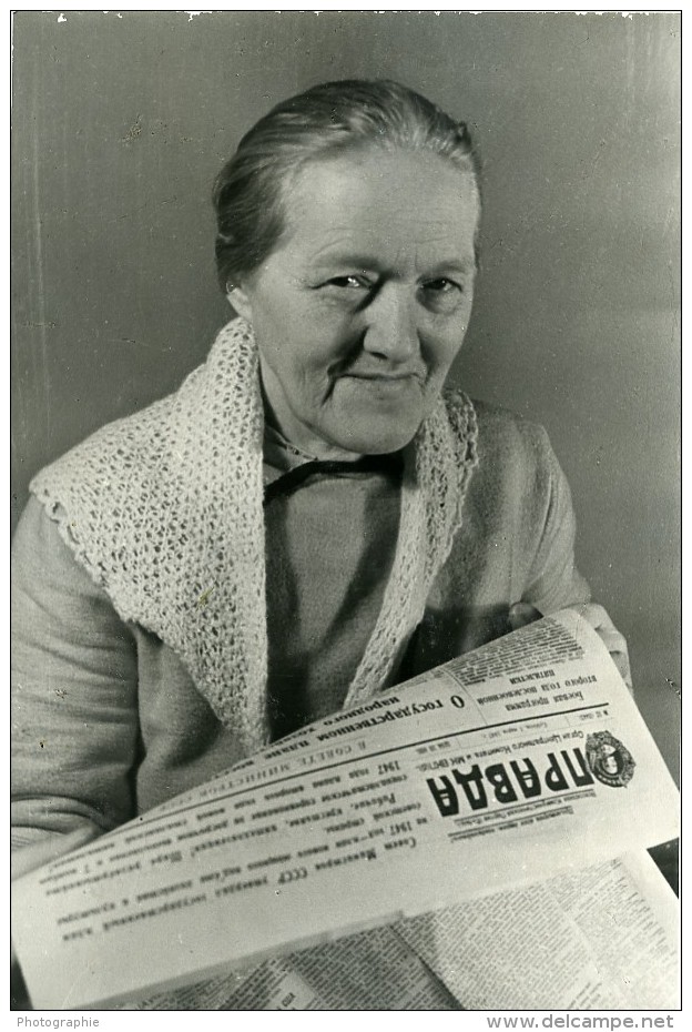 URSS Moscou Fabrication Du Journal La Pravda Typographe Et Lectrice Ancienne Photo 1947 - Other & Unclassified