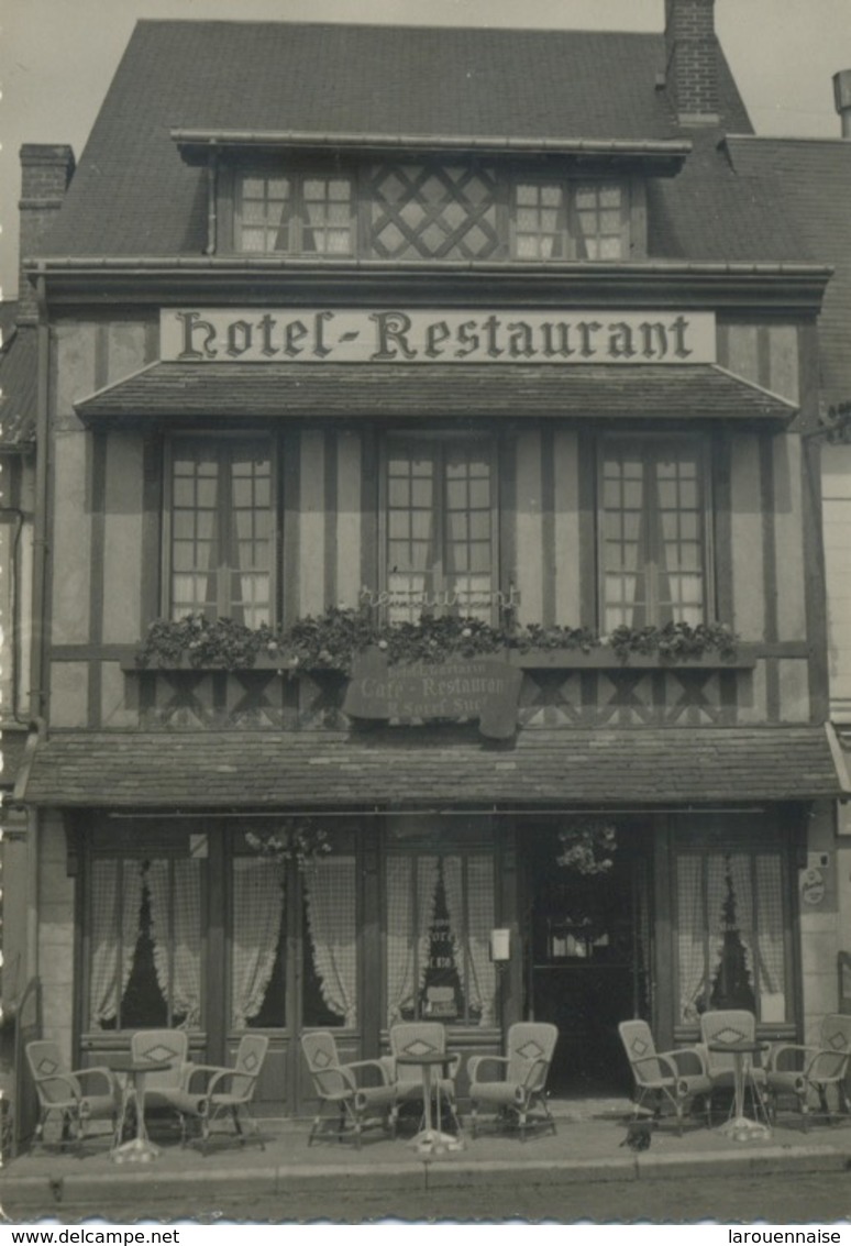 27 : Routot : Photo ( 8,8 X12,07 ) .et Menu Au Verso , Marché Fleuri  . - Routot