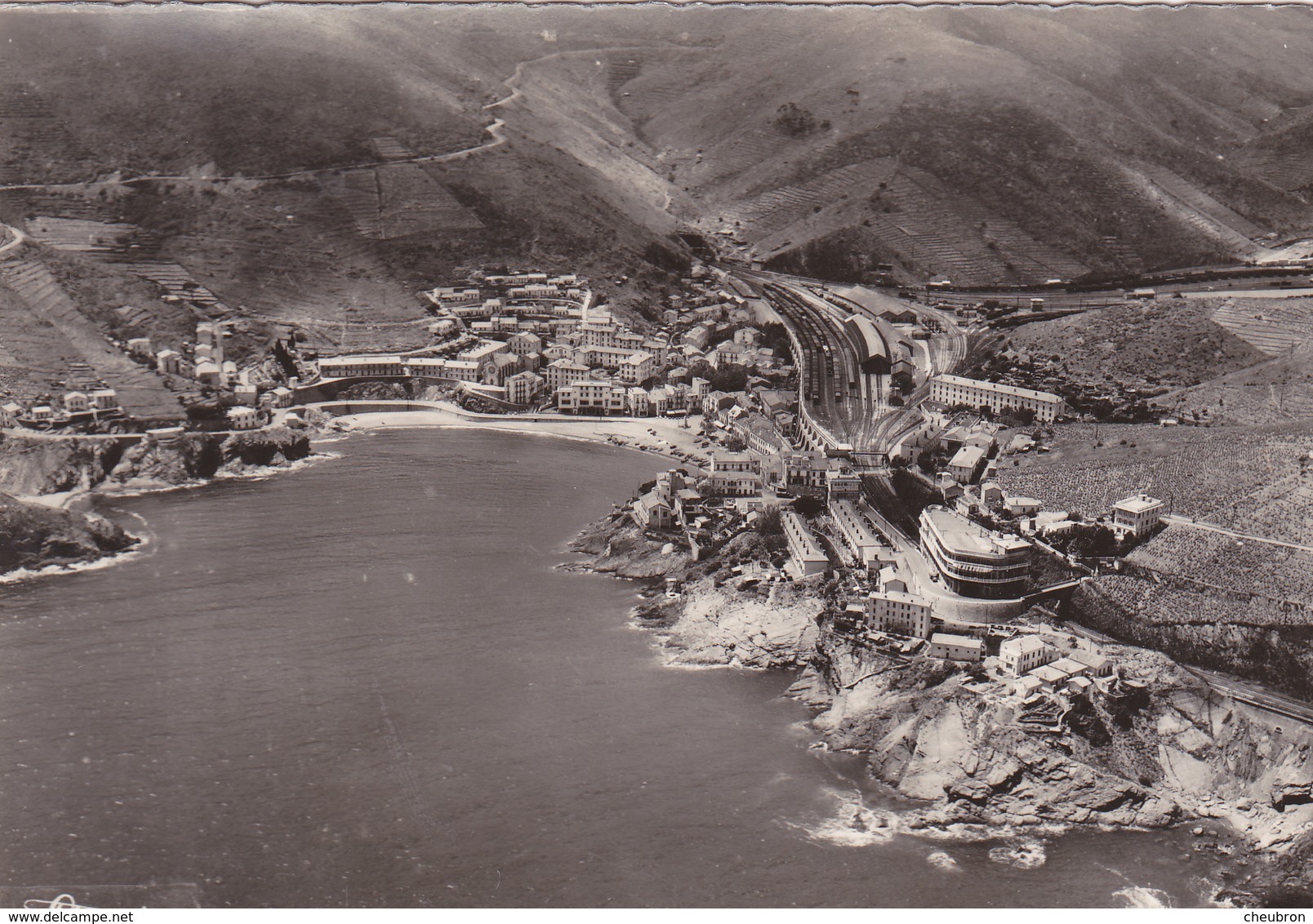 66. CERBERE. VUE AÉRIENNE. VUE PANORAMIQUE. LA PLAGE. L'HOTEL DU BELVÉDÈRE DU RAYON VERT. ANNÉES 50 - Cerbere