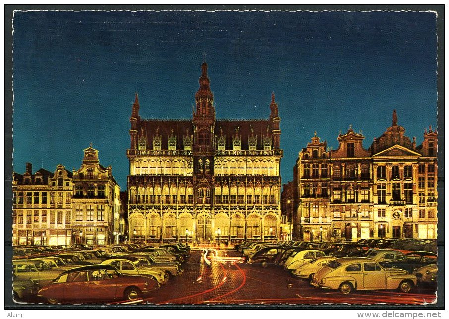 CP   Bruxelles   ---   Maison Du Roi Et Grand Place La Nuit  --  1966 - Bruselas La Noche