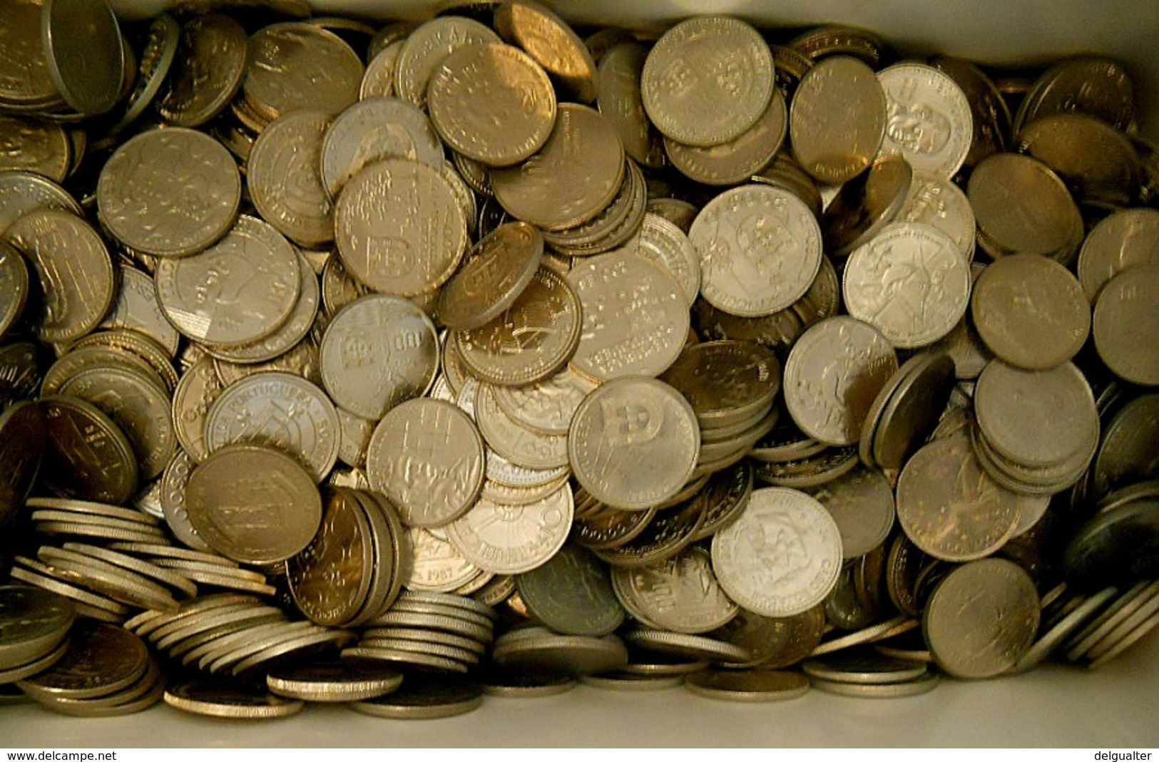 1 Kilo (more Or Less 55 Coins) Of Portuguese Commemorative 100 And 200 Escudos (mix) Common Dates - Lots & Kiloware - Coins