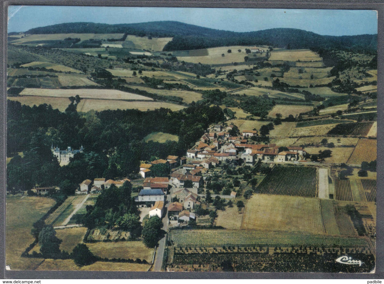 Carte Postale 71. Azé Hameau D'Aine   Vue D'avion  Trés Beau Plan - Other & Unclassified