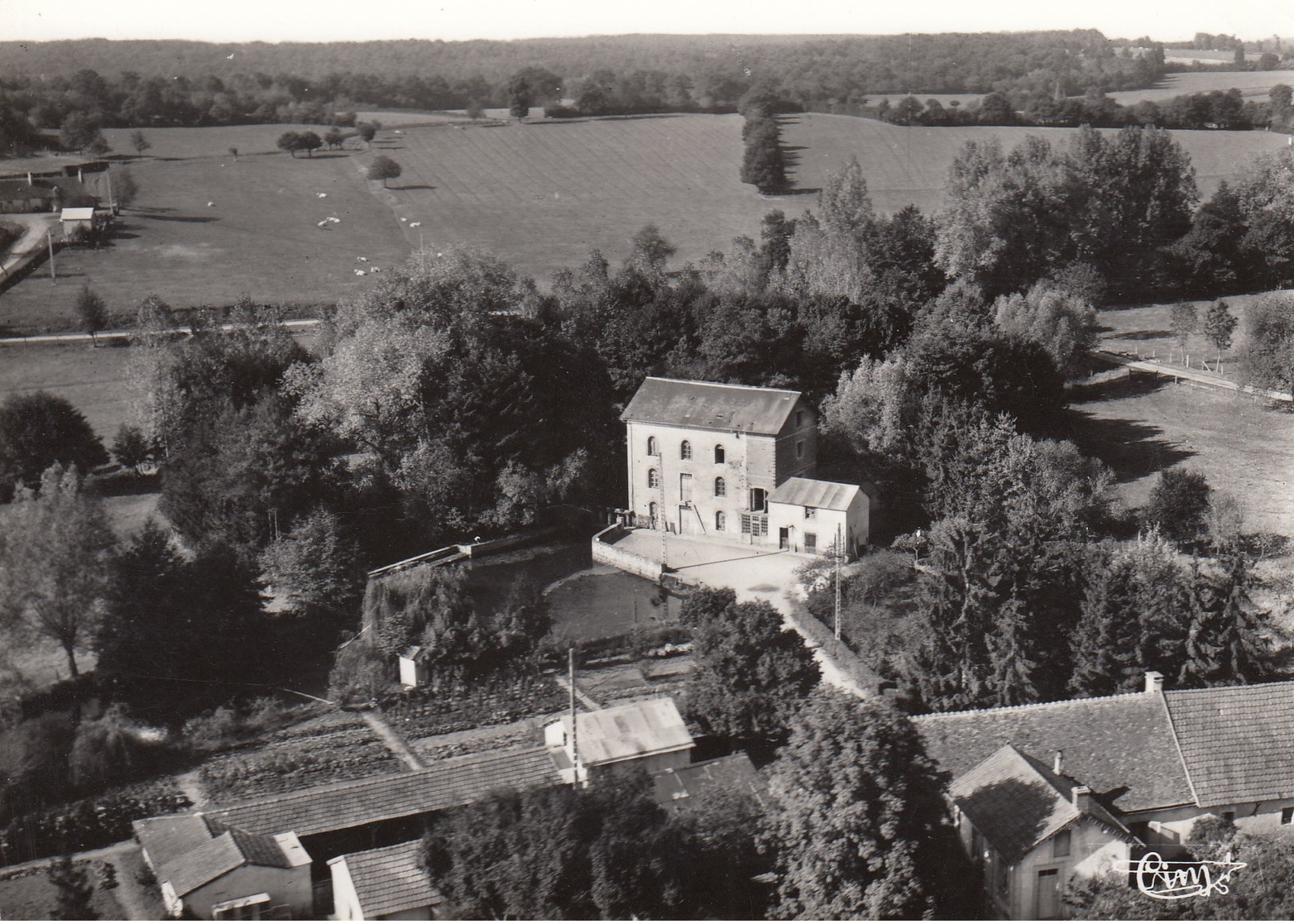 58 - Avril-sur-Loire - Le Moulin De Guenabre - Un Beau Panorama Aérien - Autres & Non Classés