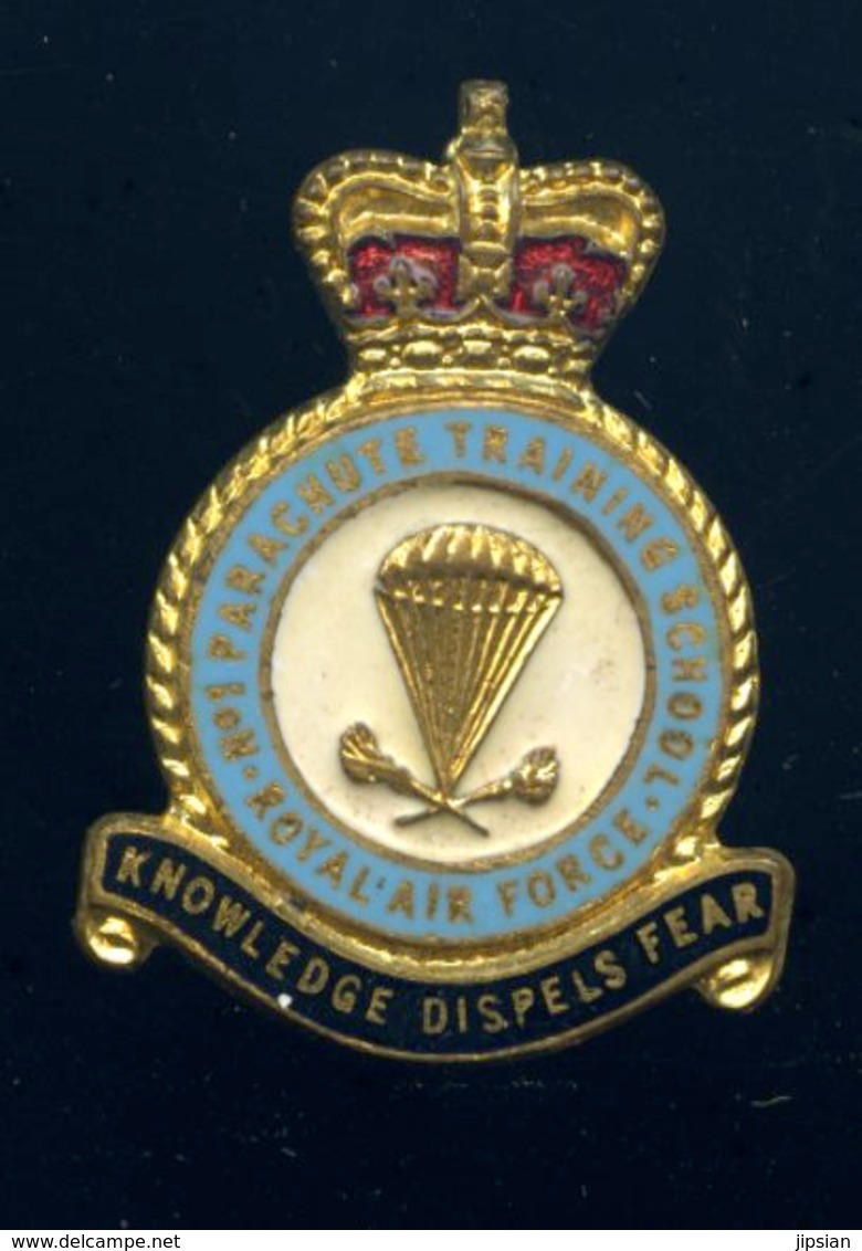 Ancien Insigne émaillé De La Royal Air Force N°1 Parachute Training School -- Ins7 - Armée De L'air