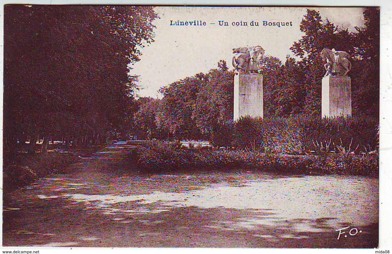 54. LUNEVILLE . UN COIN DU BOSQUET . - Luneville