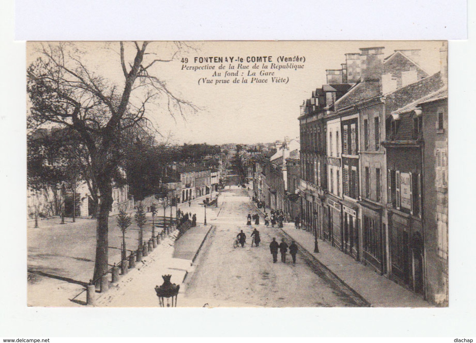 Fontenay Le Comte. Vendée. Perspective De La Rue De La République. Au Fond: La Gare. (2739) - Fontenay Le Comte