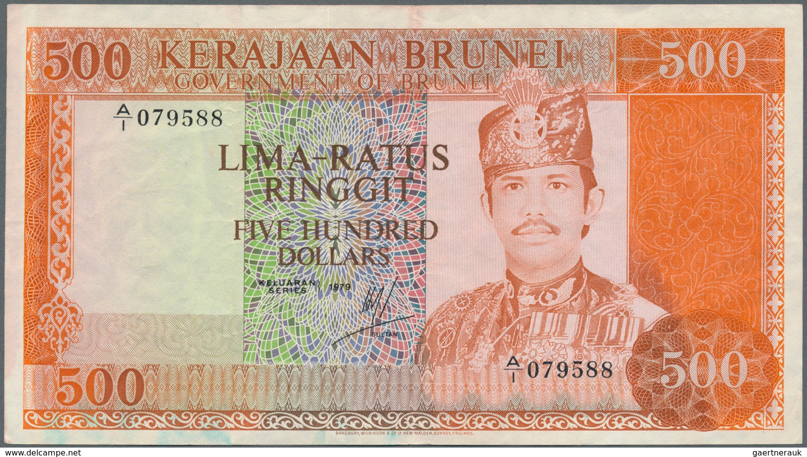 01183 Brunei: 500 Ringgit 1979 P. 11 In Lightly Used Condition, With Several Folds And Creases But No Hole - Brunei