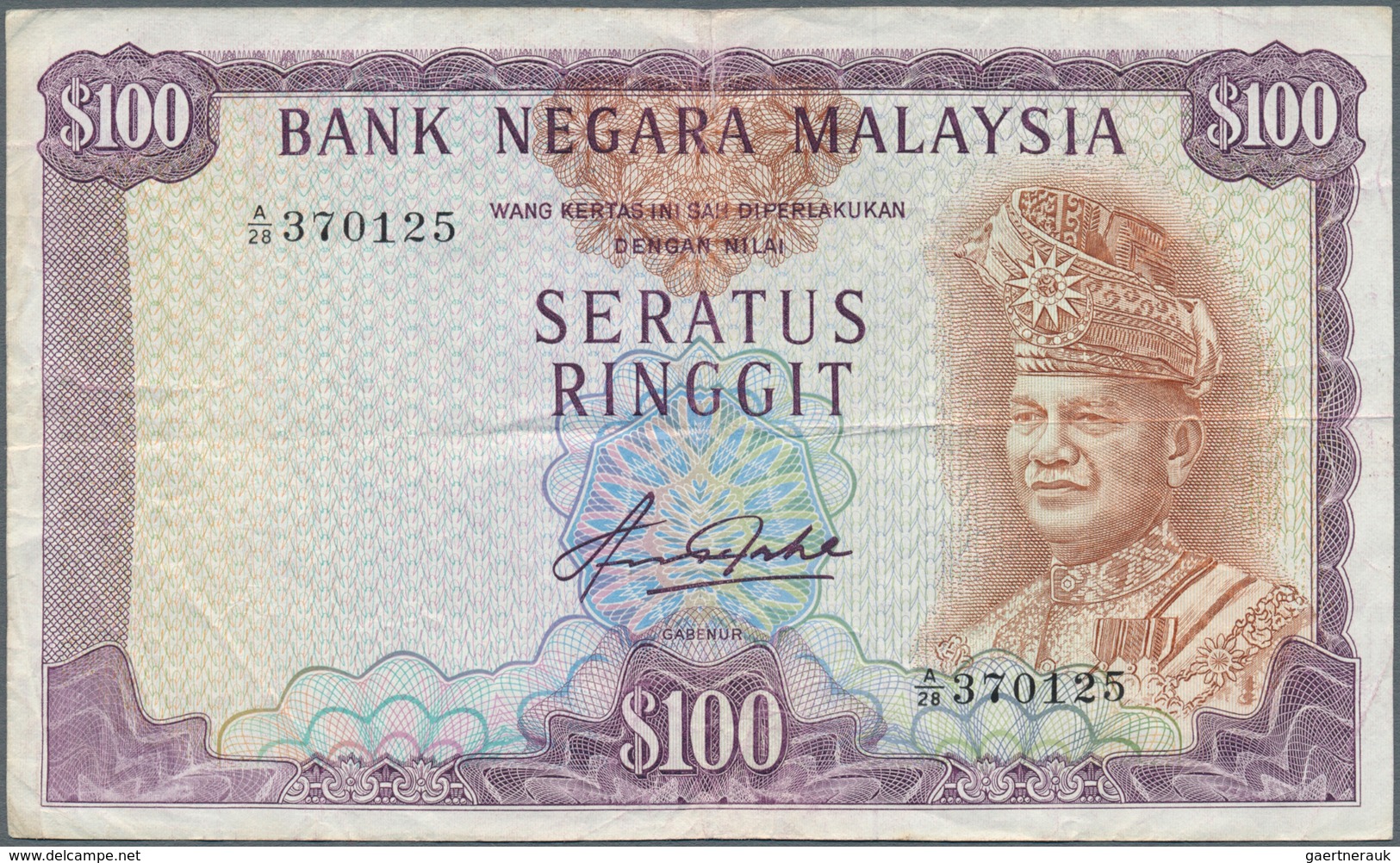 01987 Malaysia: 100 Ringgit ND P. 11 In Used Condition With Folds And Creases, Border Tear (1cm) At Upper - Maleisië