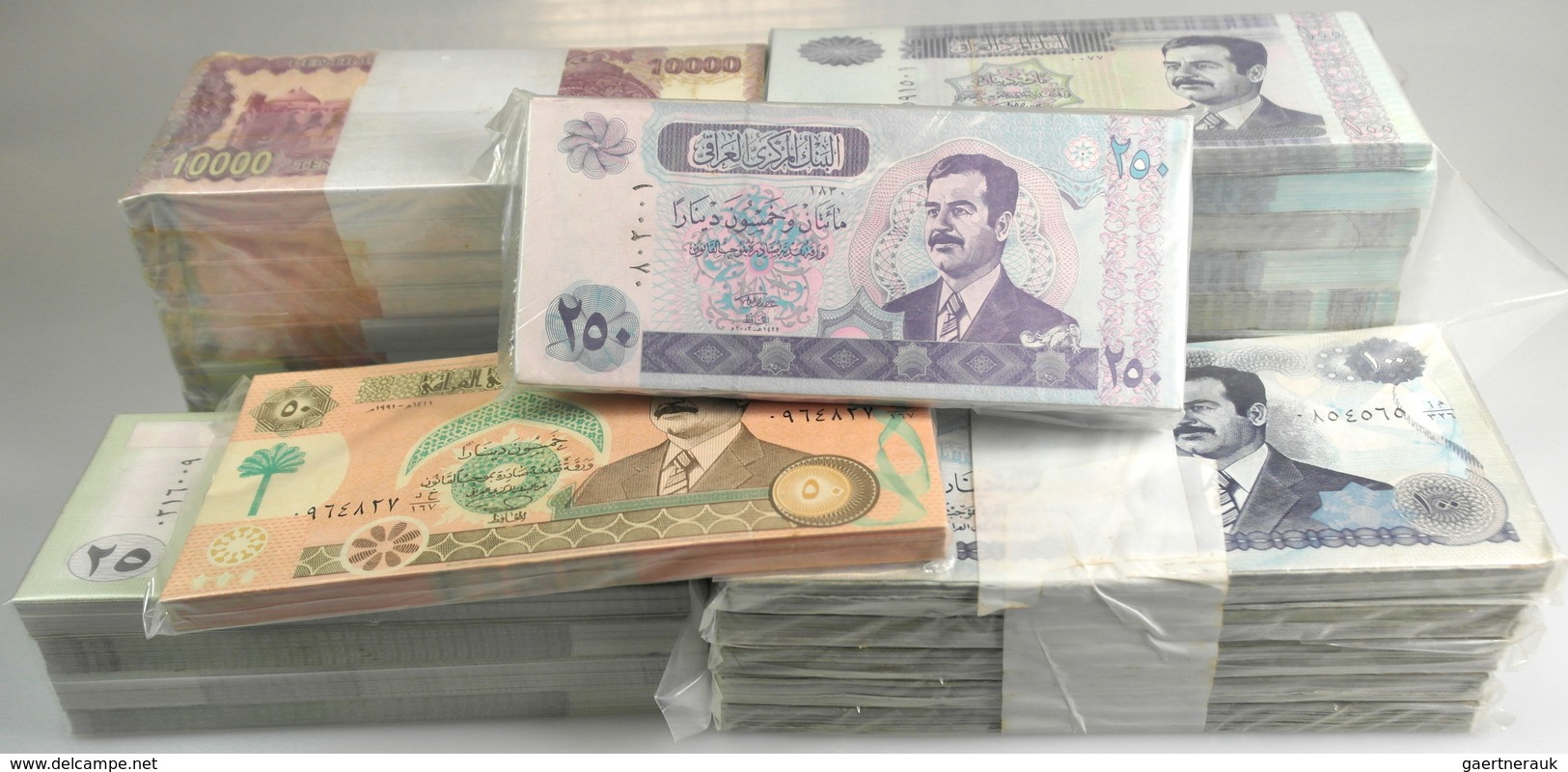 02793 Iraq / Irak: Giant Set With 8000 Banknotes In 8 Bricks Saddam Hussein Issue Containing 1000 Pcs. 50 - Irak