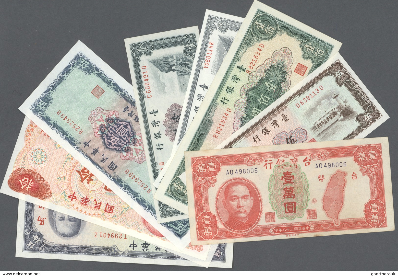 02872 Taiwan: Larger Lot Of 30 Pcs Taiwan From Different Times And With Different Denominations, From 5 Ce - Taiwan