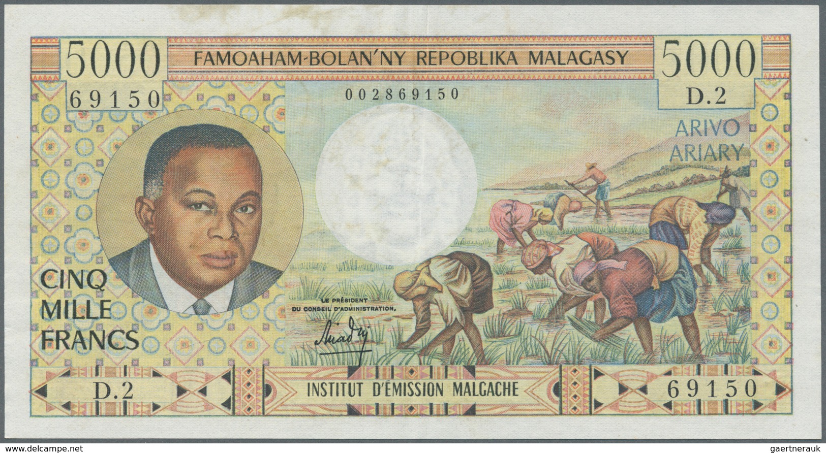 02942 Africa / Afrika: Collectors book with 126 Banknotes from Madagascar, Malawi, Mauritius, Mauritania,