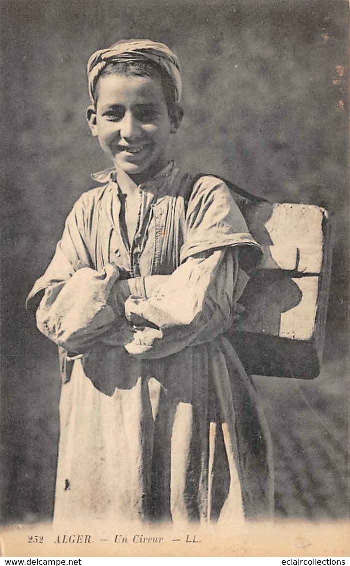 Théme:   Métier   Cordonnier Cireur.    Alger. Un Cireur     ( Voir Scan) - Artisanat