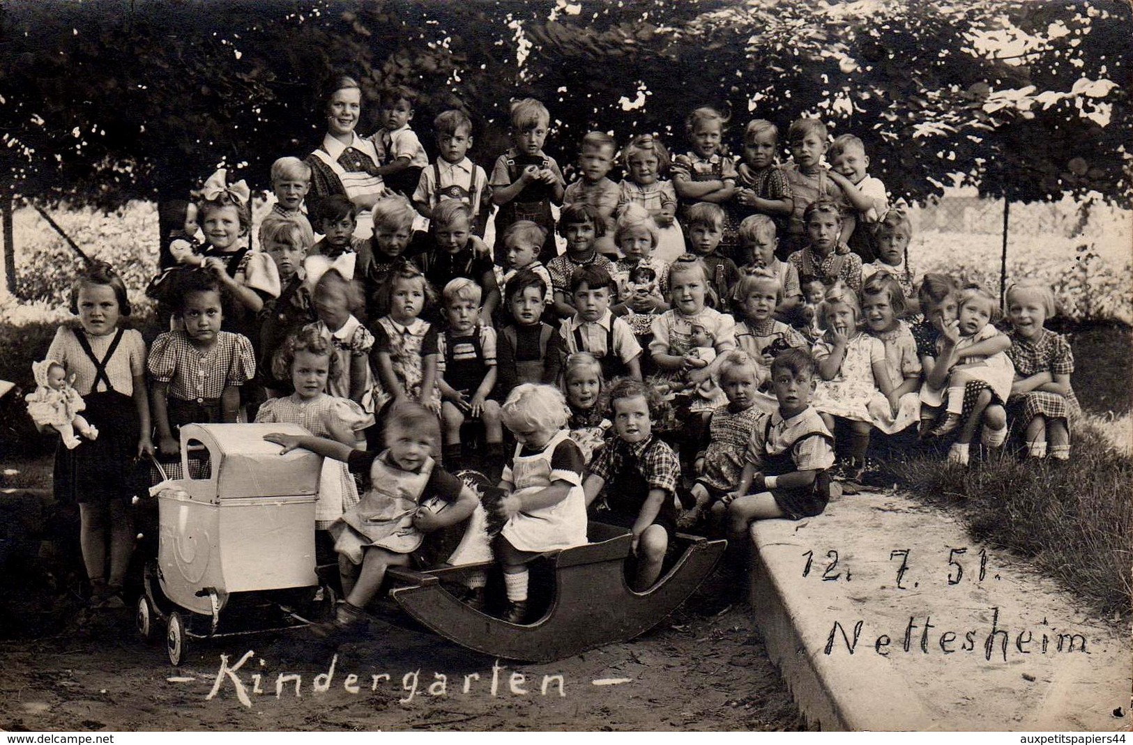 Photo Originale Nettesheim Butzheim, Allemagne, Jardin D'enfants & Enfants Un 12.07.1951 - Kindergarten, Poupées, Landau - Anonyme Personen