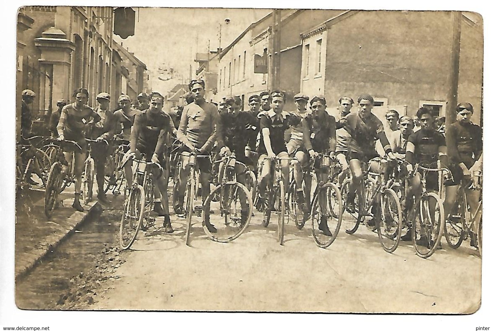 Groupe De CYCLISTES - CARTE PHOTO - Cyclisme