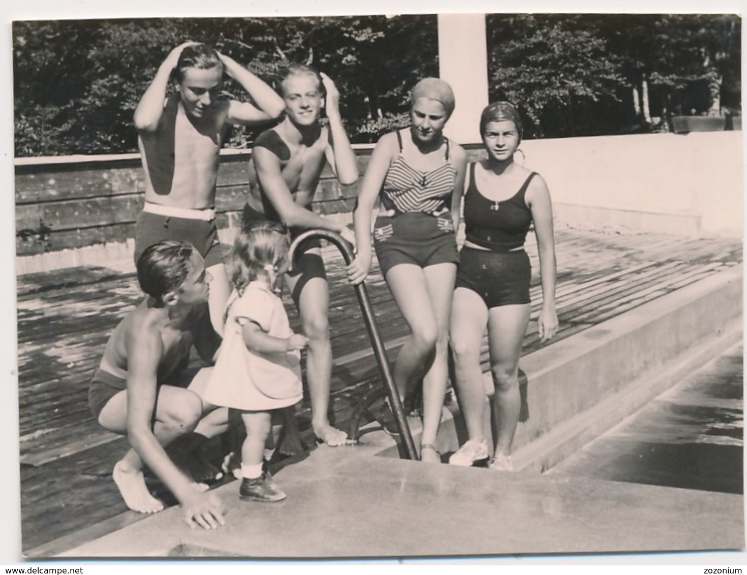 REAL PHOTO Ancienne Swimsuit  Kids Boys Girls On Pool Beach Enfants Fillettes Garcons Sur Piscine Plage Old Orig - Autres & Non Classés