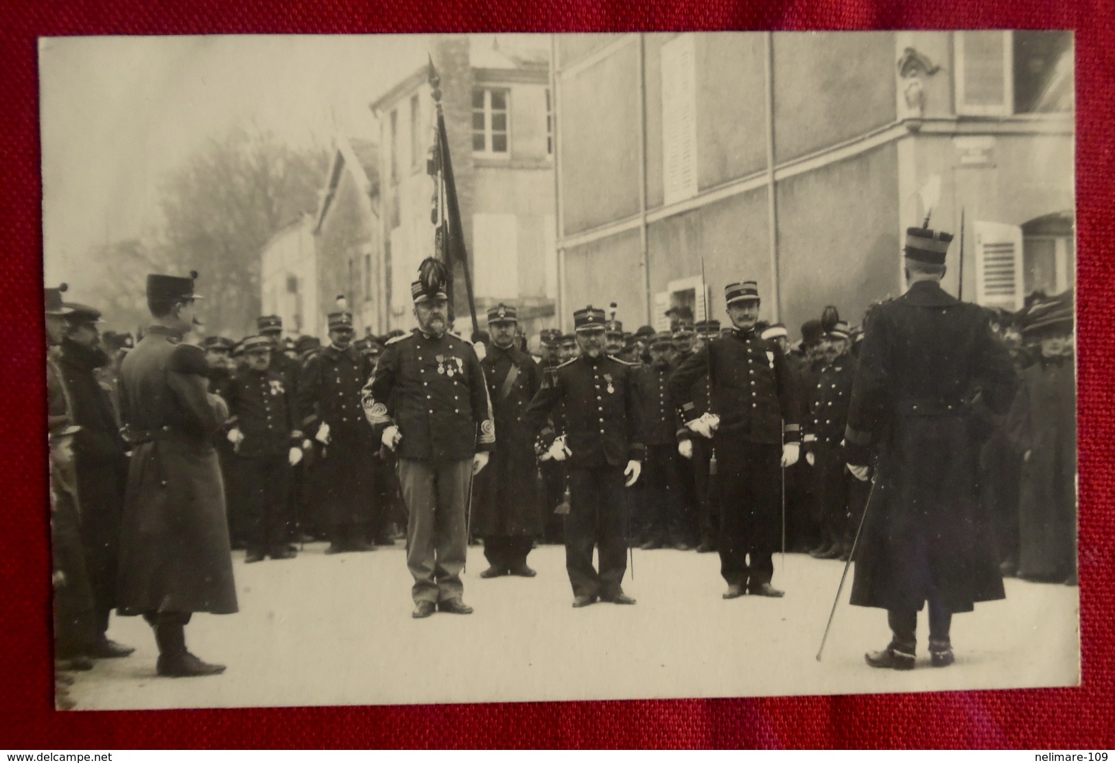 CPA CARTE PHOTO MILITARIA GUERRE - REVUE MILITAIRE - REMISE MEDAILLES  - BAR LE DUC MEUSE 55 (à CONFIRMER) - Bar Le Duc